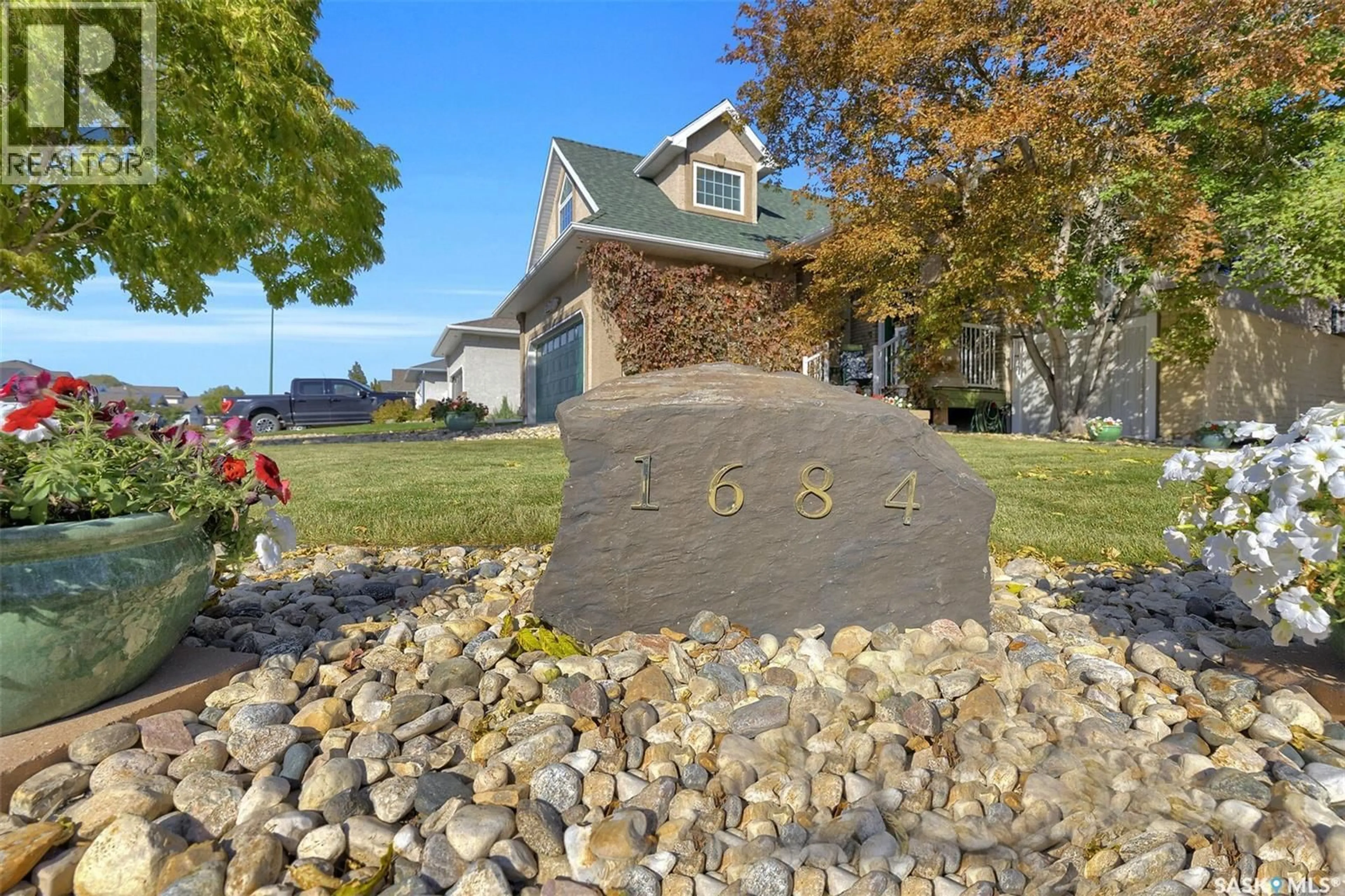 Unknown for 1684 FENWICK CRESCENT, Regina Saskatchewan S4X4N4