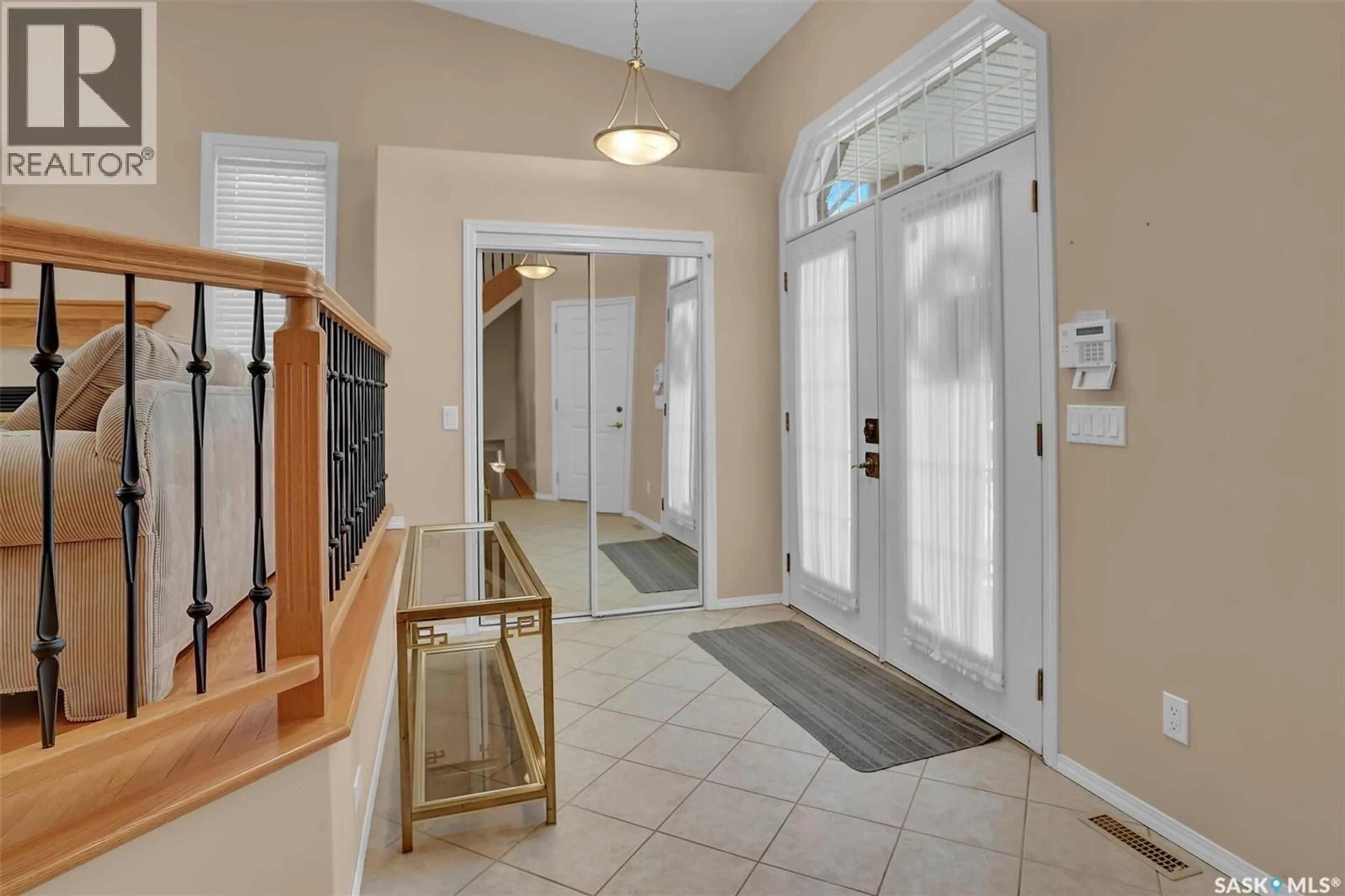 Indoor foyer for 1684 FENWICK CRESCENT, Regina Saskatchewan S4X4N4