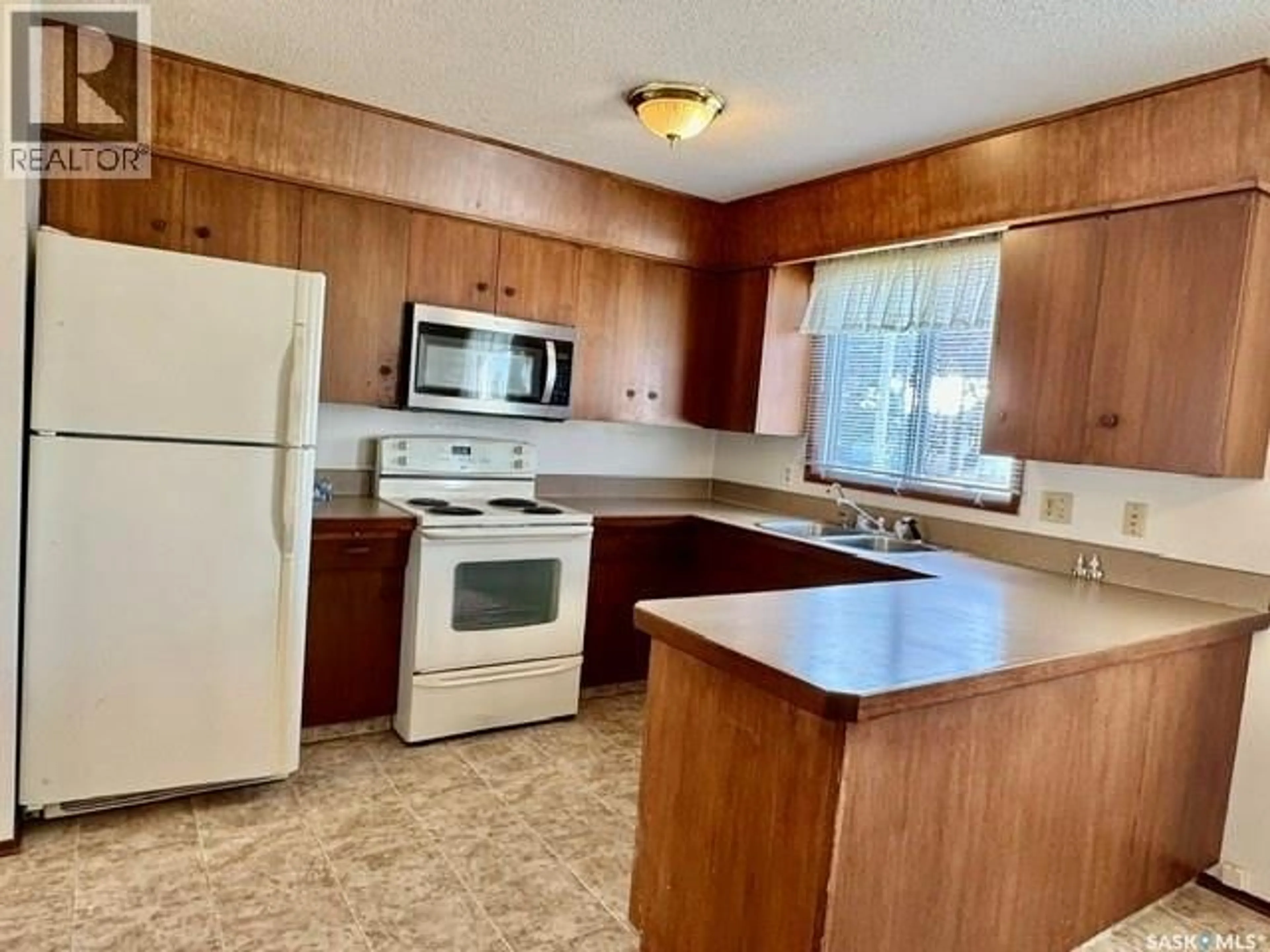 Standard kitchen, unknown for 208 2ND STREET, Watson Saskatchewan S0K4V0