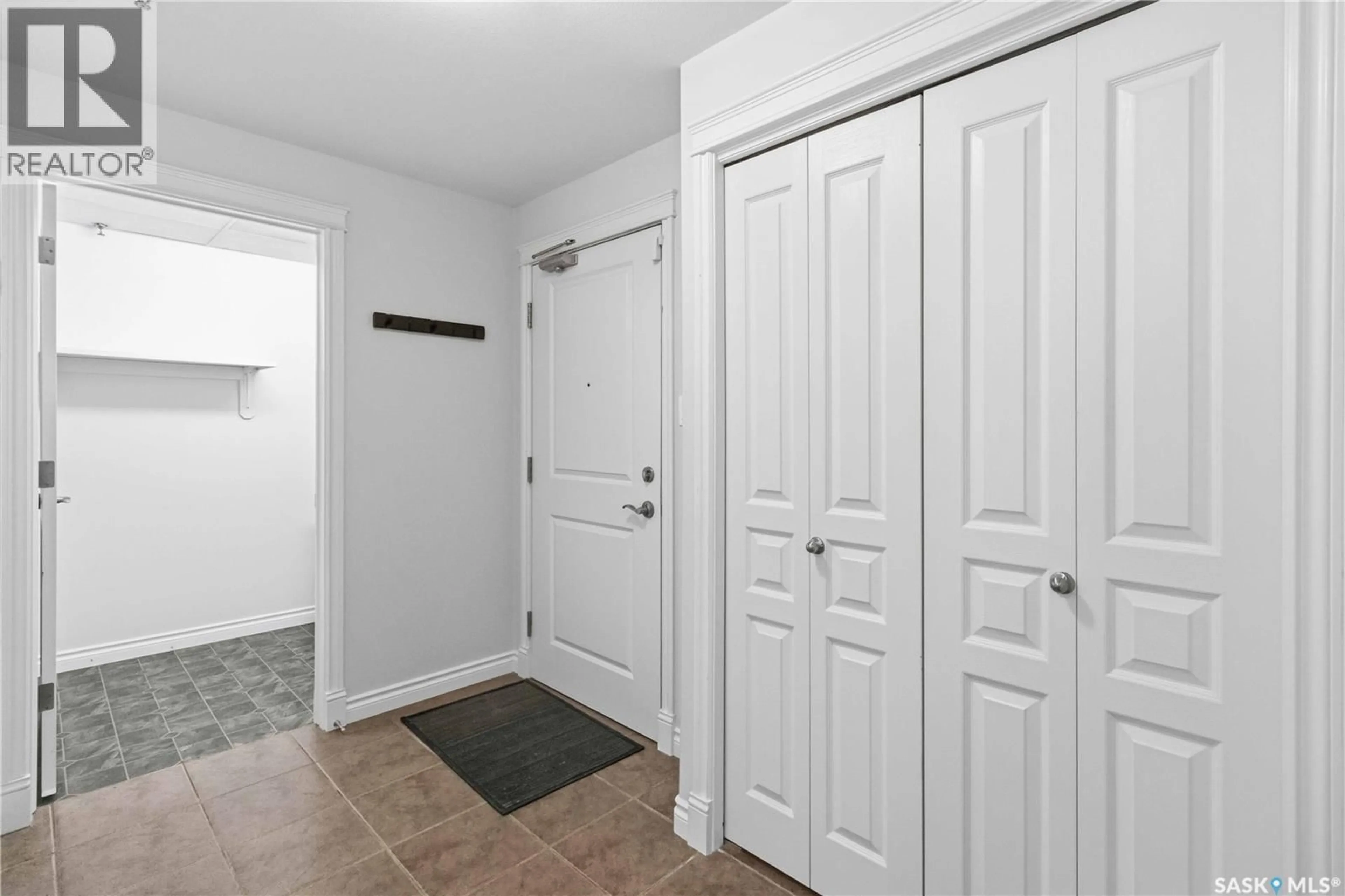 Indoor entryway for W - 112 619 SASKATCHEWAN CRESCENT, Saskatoon Saskatchewan S7M0A5