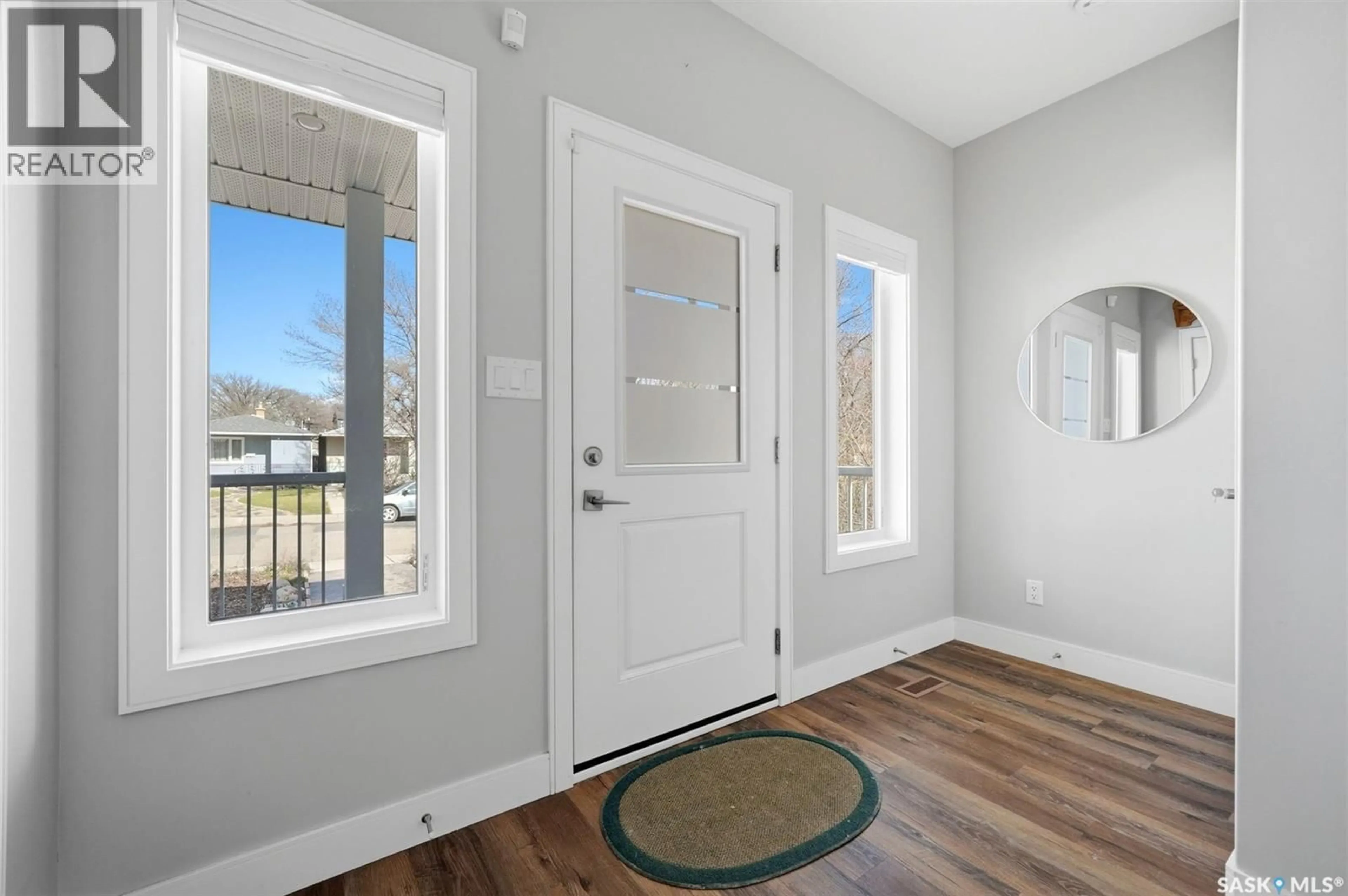 Indoor entryway for 2100 QUEEN STREET, Regina Saskatchewan S4T4C3