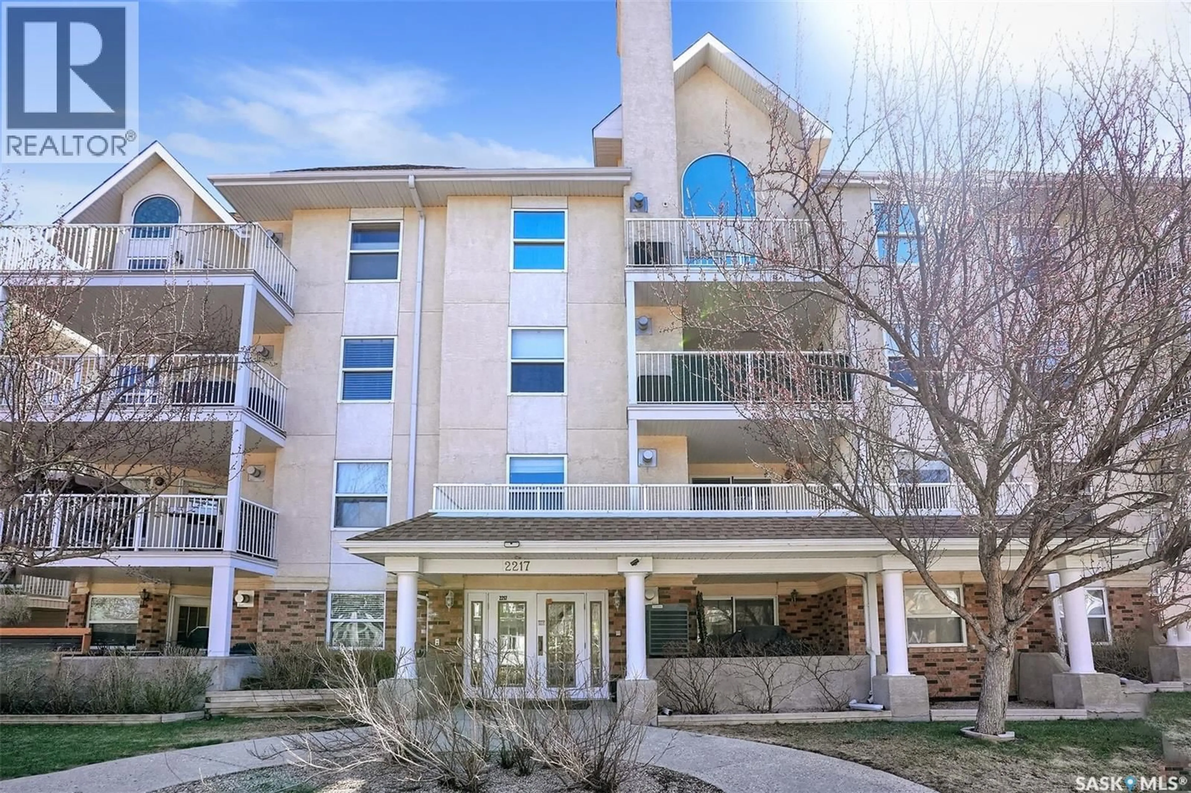 Indoor foyer for 302 2217 ANGUS STREET, Regina Saskatchewan S4T2A3