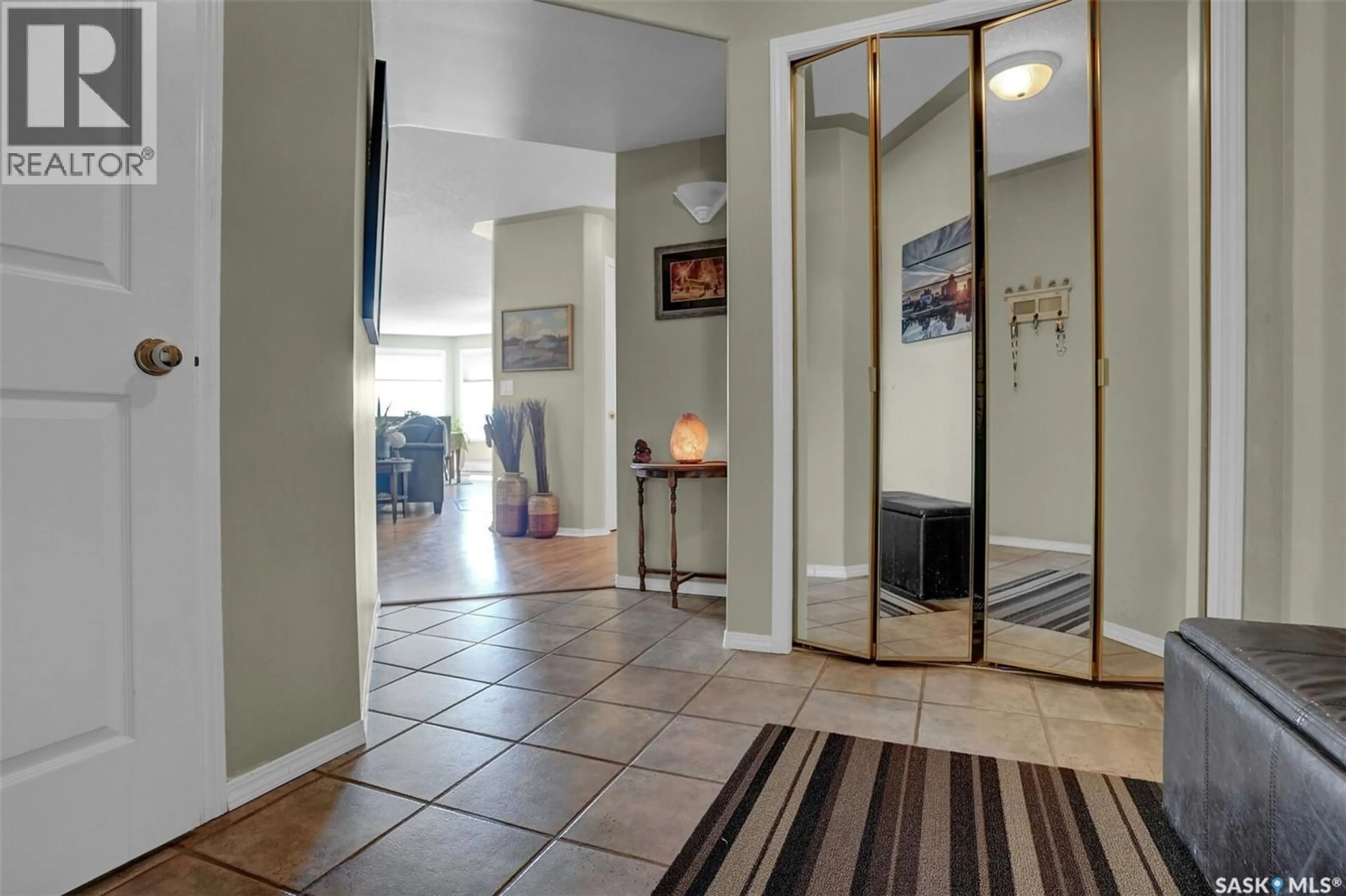 Indoor foyer for 302 2217 ANGUS STREET, Regina Saskatchewan S4T2A3