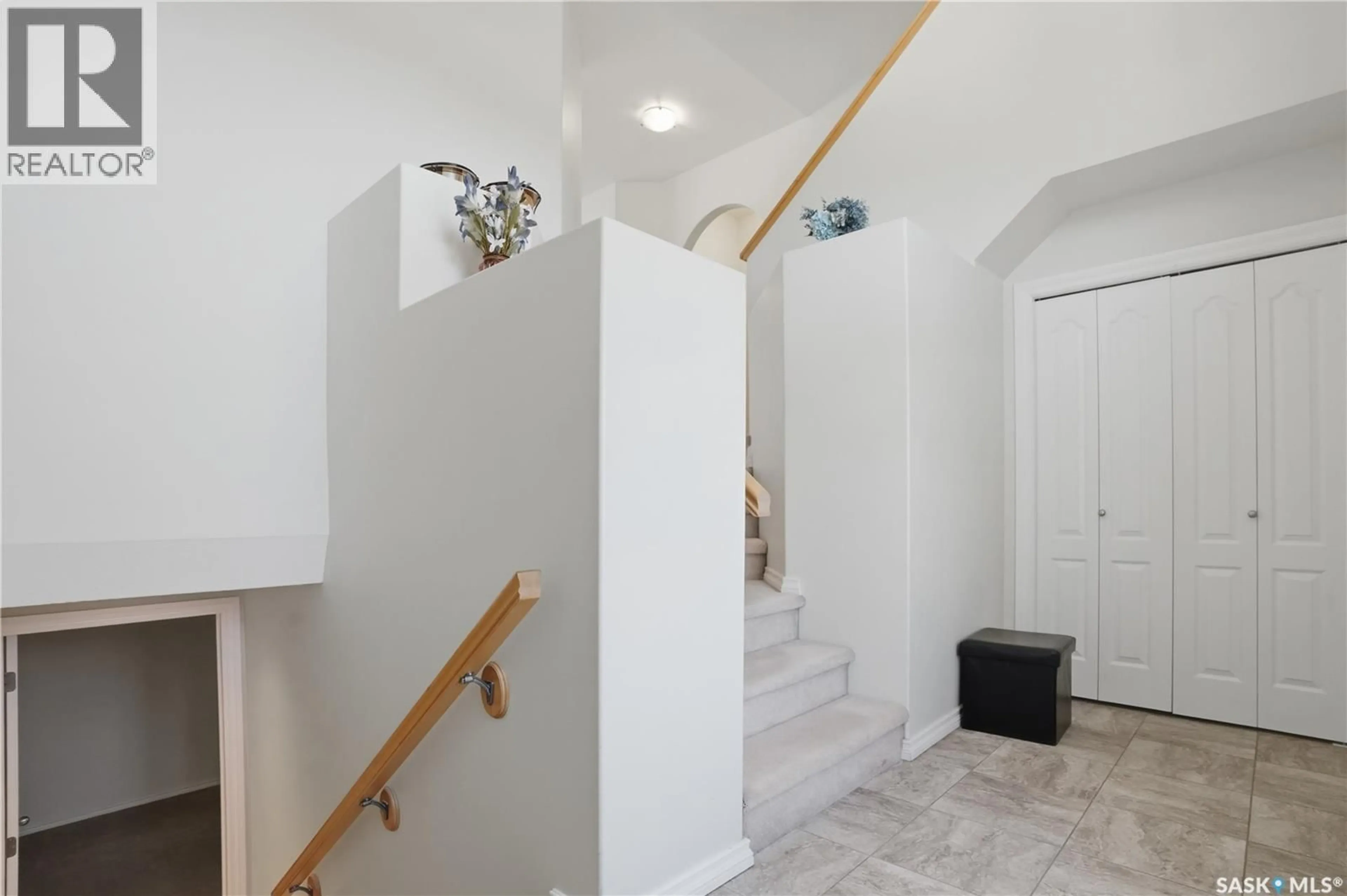 Indoor entryway for E - 3714 SANDRINGHAM ROAD, Regina Saskatchewan S4V0N5