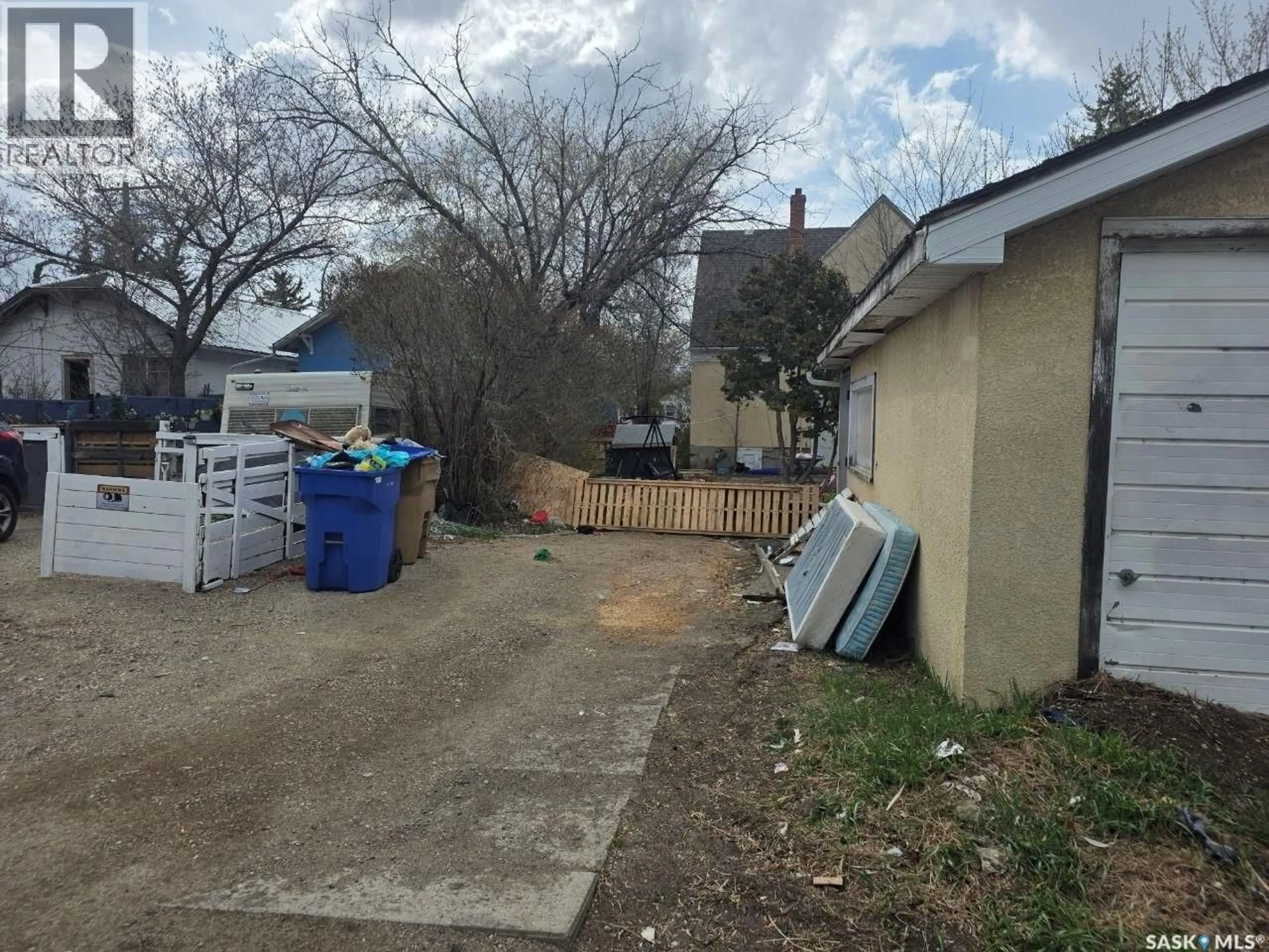 A pic from outside/outdoor area/front of a property/back of a property/a pic from drone, street for 1167 ELPHINSTONE STREET, Regina Saskatchewan S4T3M2