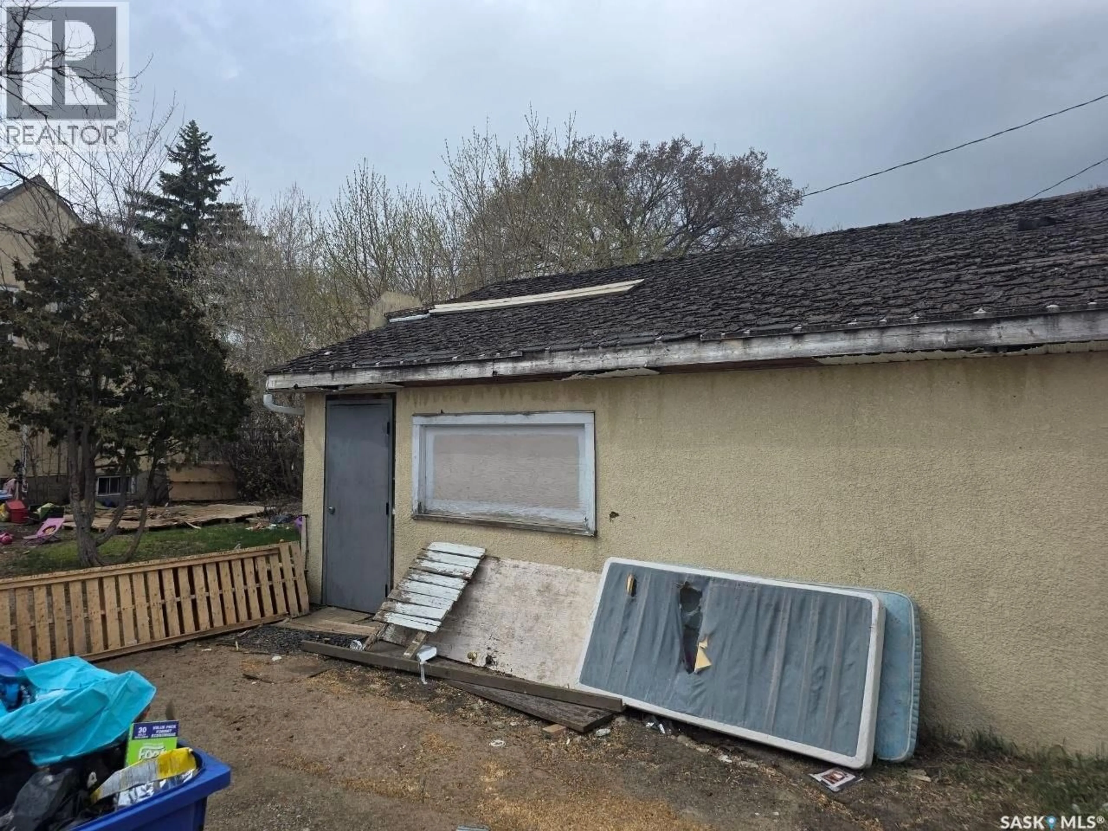Shed for 1167 ELPHINSTONE STREET, Regina Saskatchewan S4T3M2