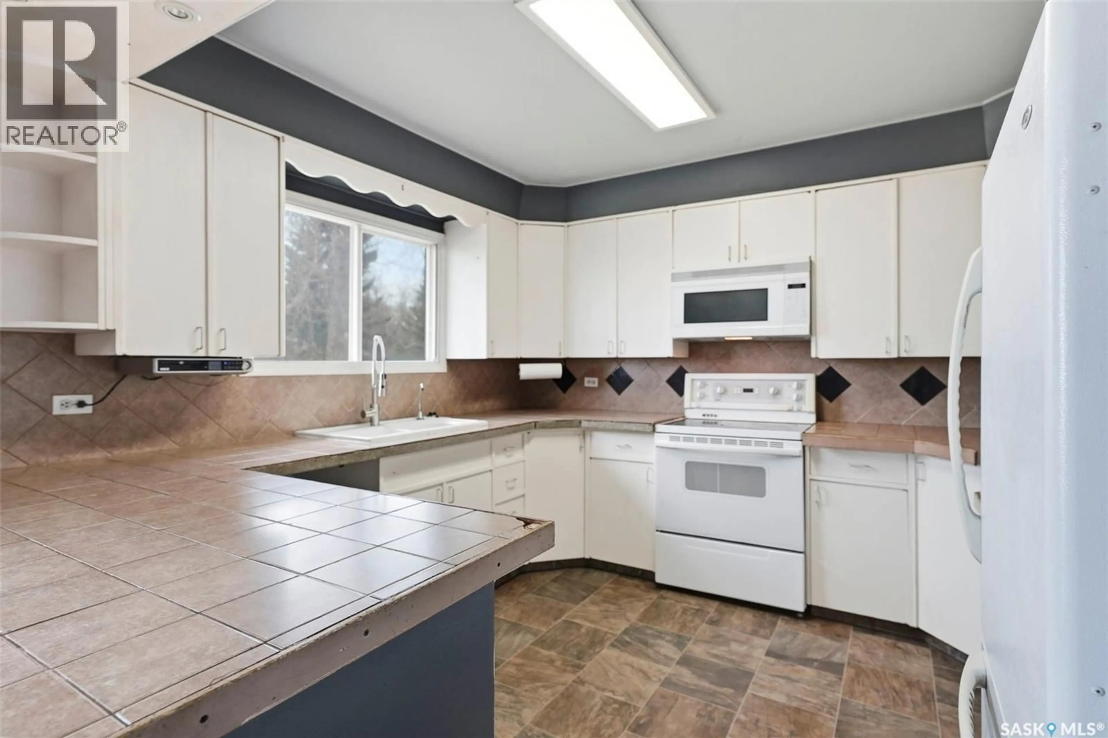 Standard kitchen, ceramic/tile floor for 324 NORREYS STREET, Drake Saskatchewan S0K1H0