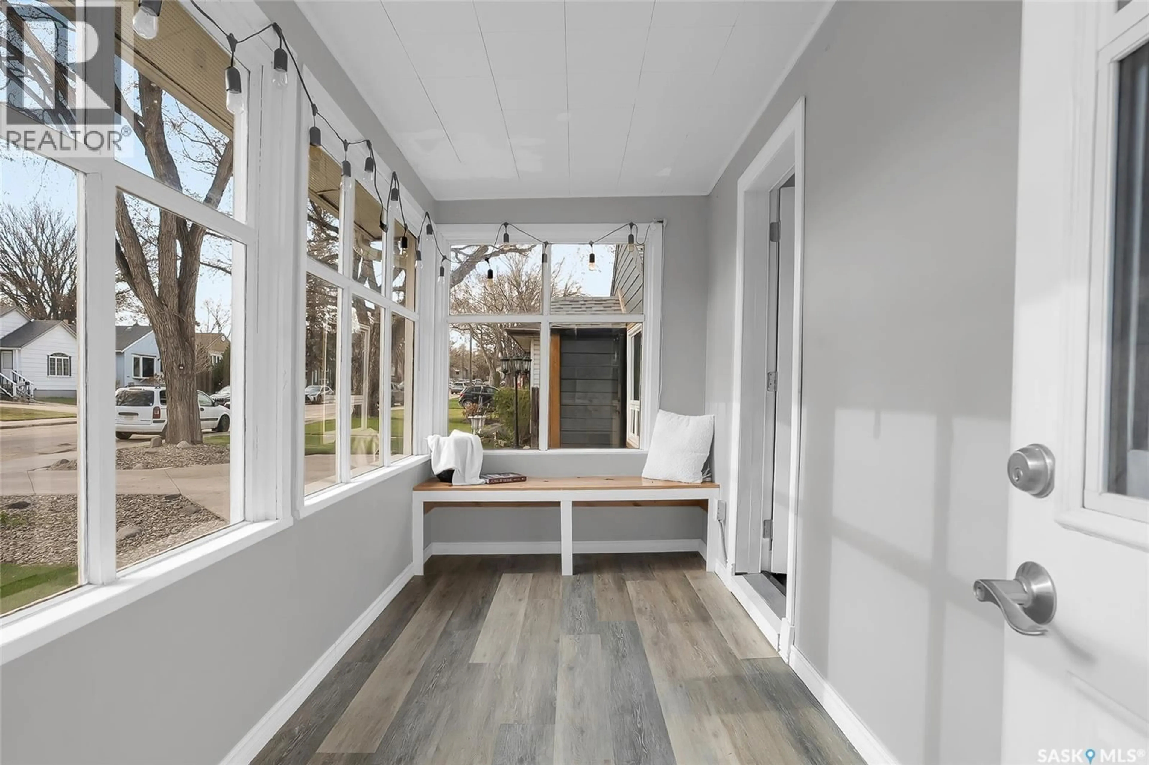 Indoor entryway for 1314 6TH AVENUE, Saskatoon Saskatchewan S7K2T8