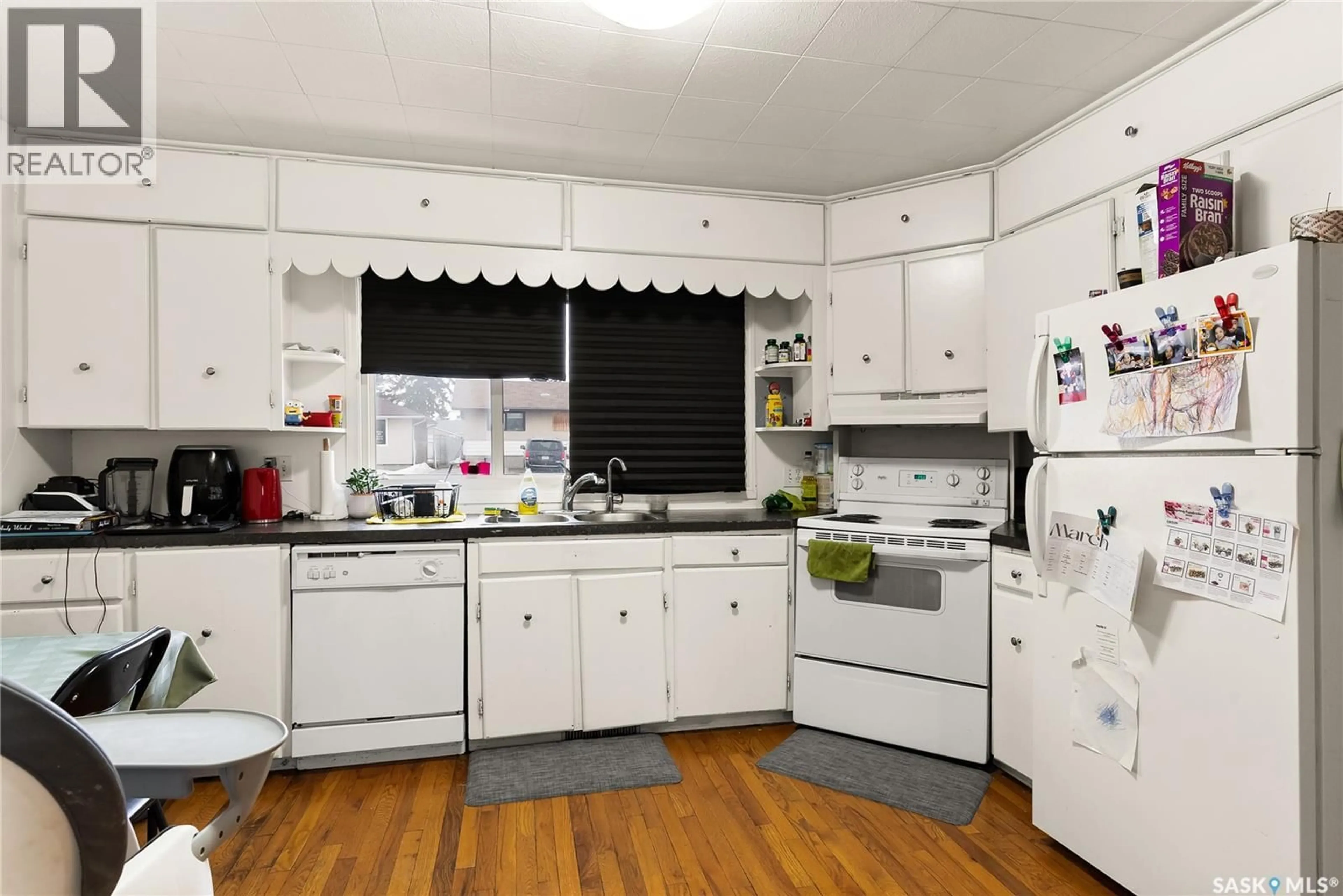 Standard kitchen, unknown for 1561 REGENT STREET, Regina Saskatchewan S4N1S1