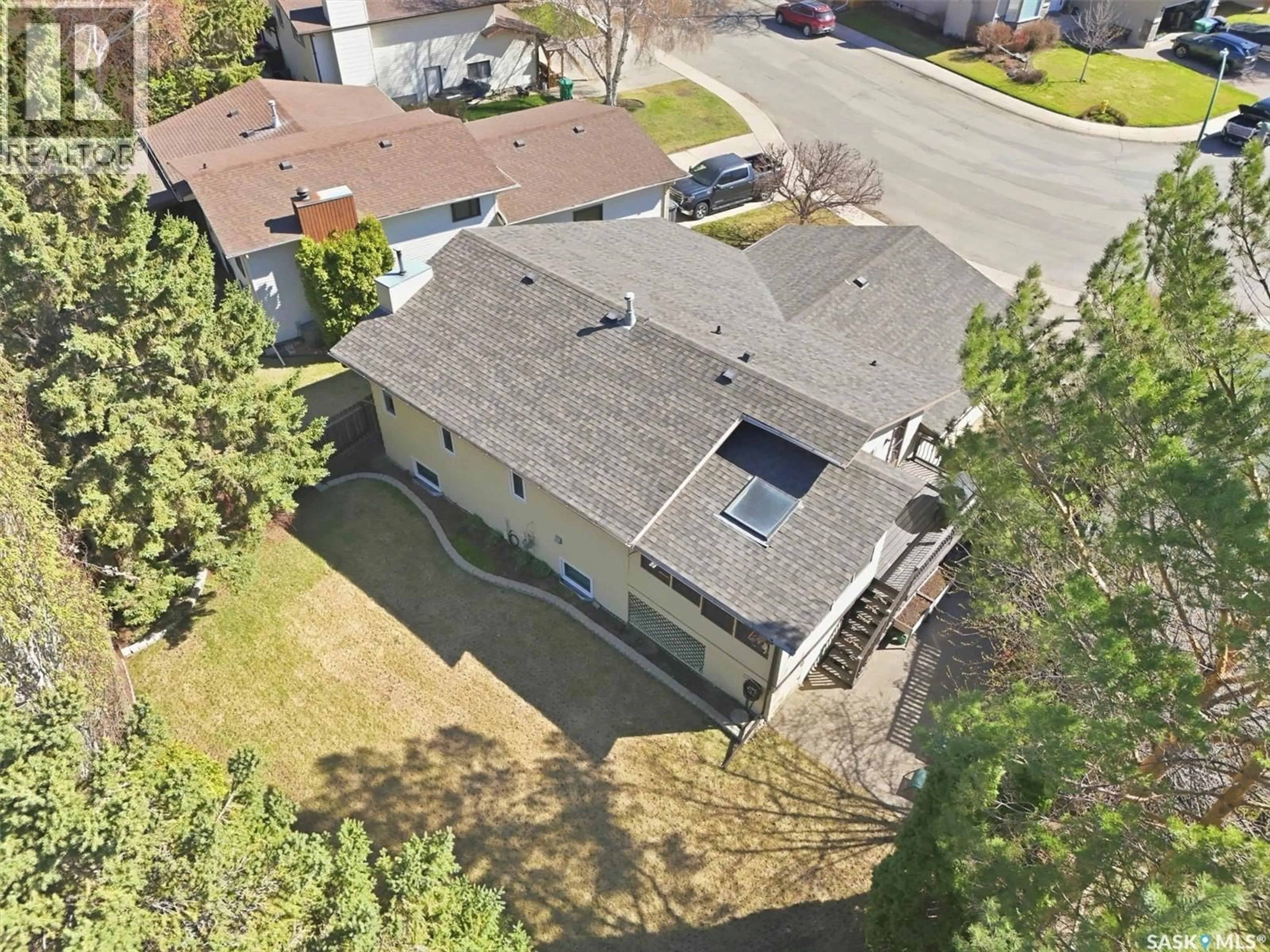 A pic from outside/outdoor area/front of a property/back of a property/a pic from drone, street for 203 GUSTIN CRESCENT, Saskatoon Saskatchewan S7K6G8