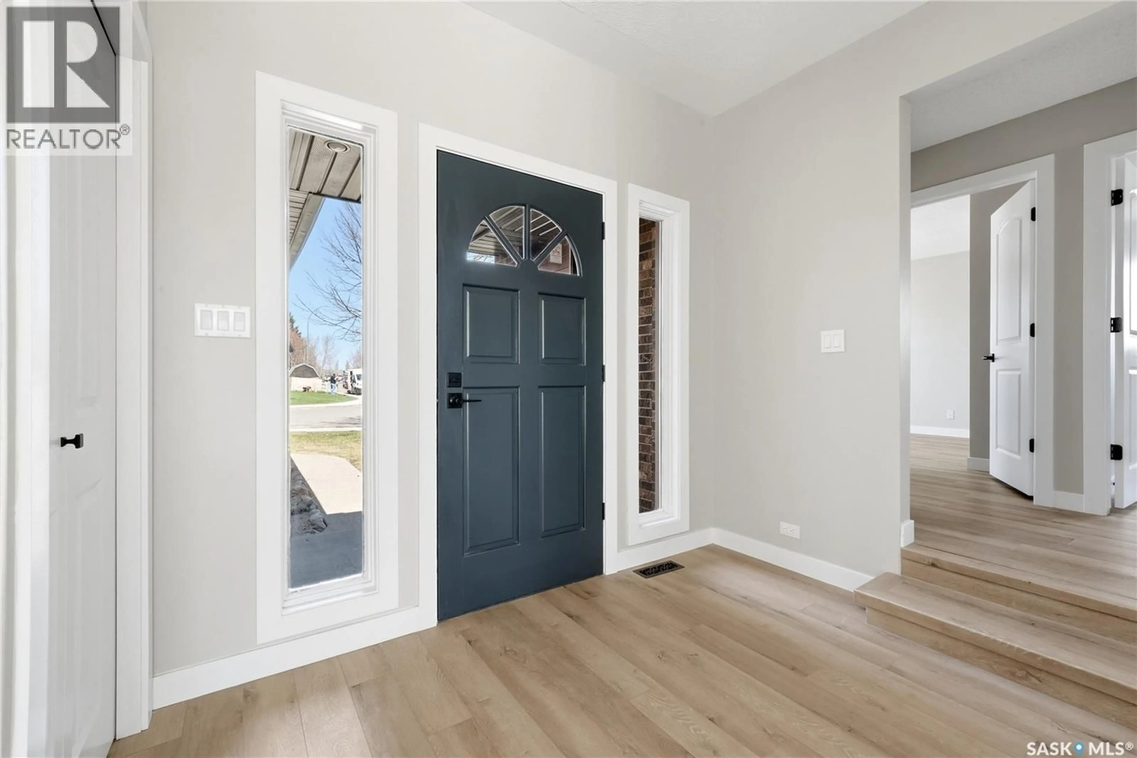 Indoor entryway for 1535 LEE GRAYSON CRESCENT, Regina Saskatchewan S4X3Z9