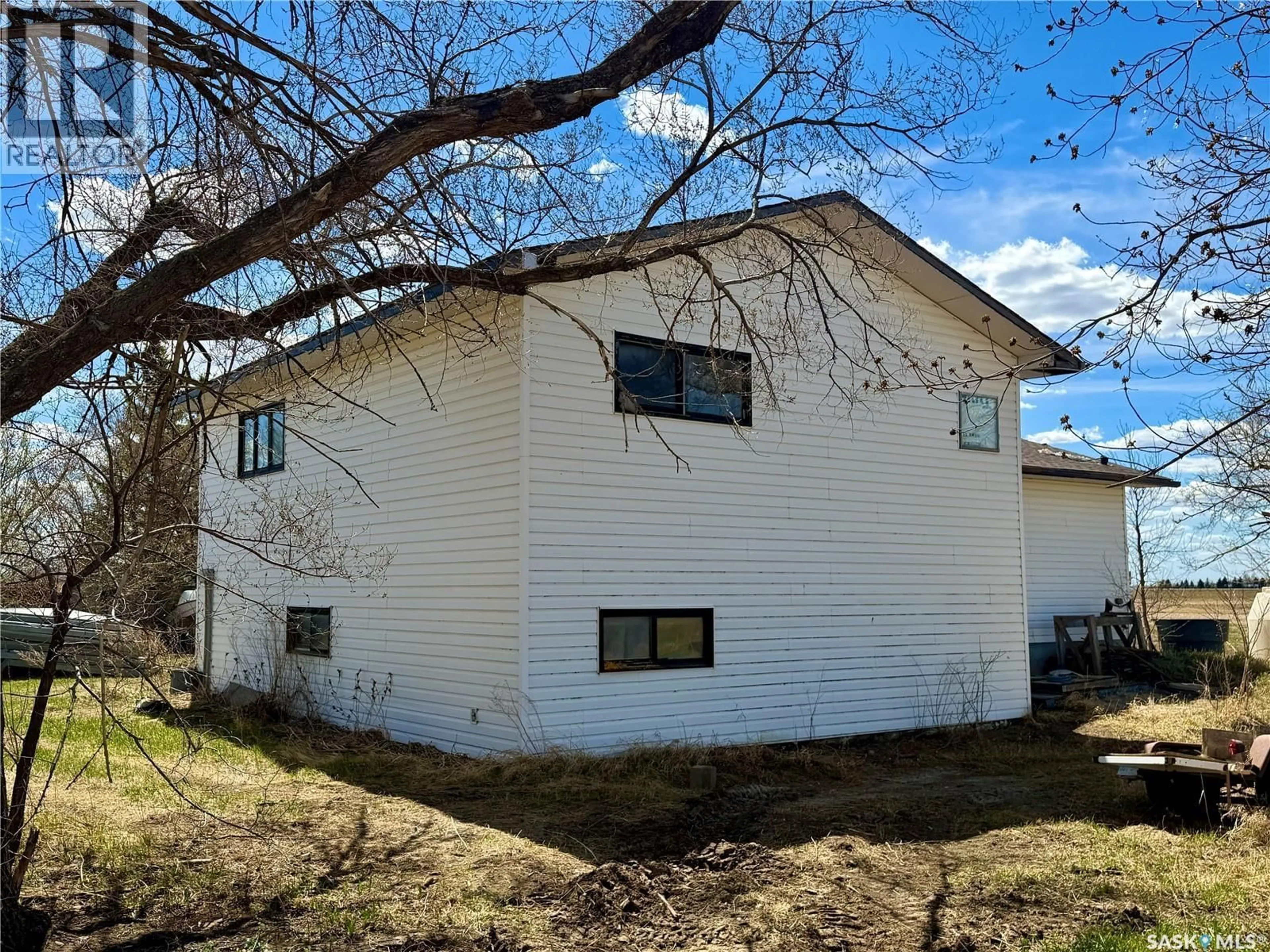 Home with vinyl exterior material, building for AHRENDS ACREAGE, Corman Park Rm No. 344 Saskatchewan S7K3J8