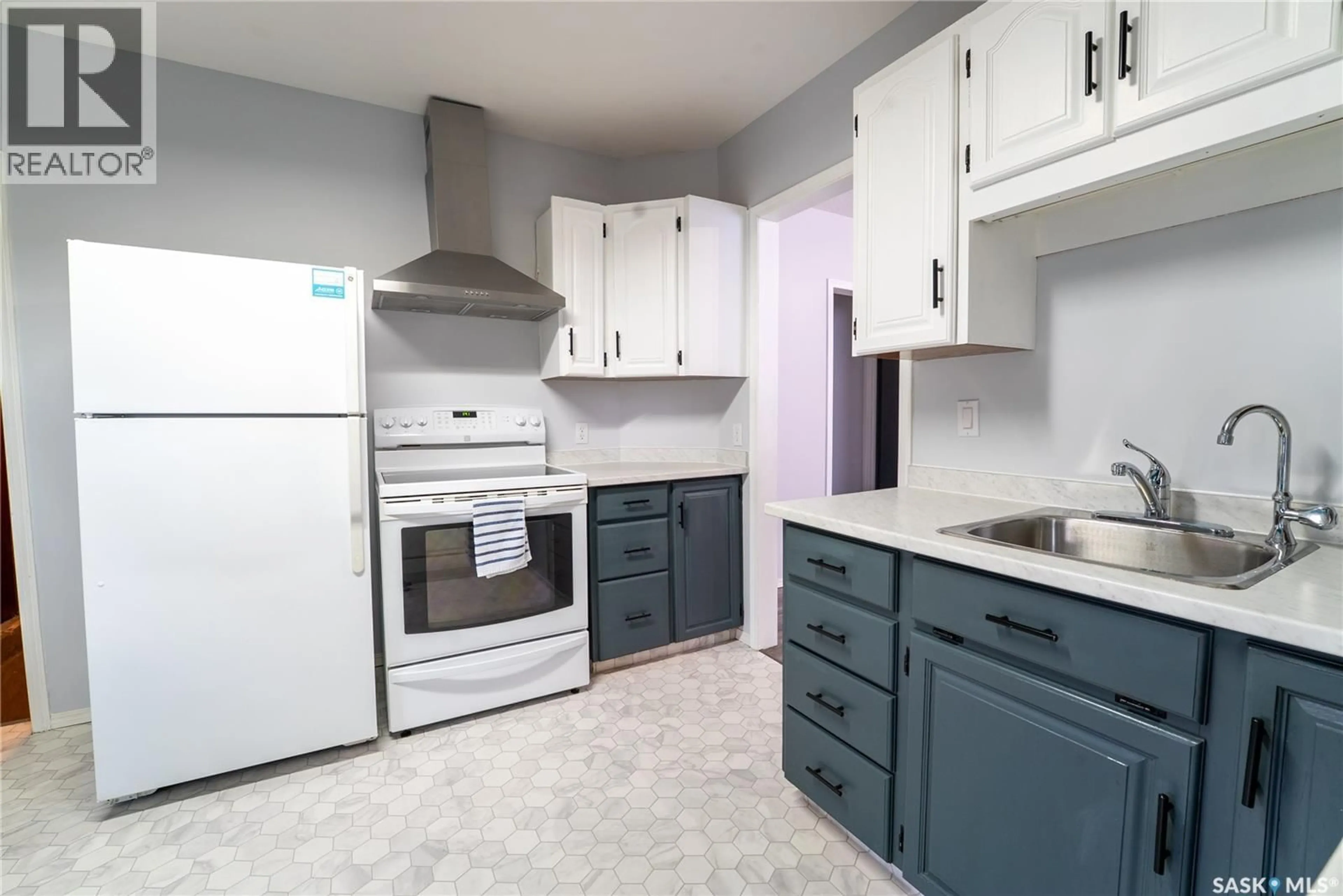 Standard kitchen, unknown for 1358 KING STREET, Regina Saskatchewan S4T4G2