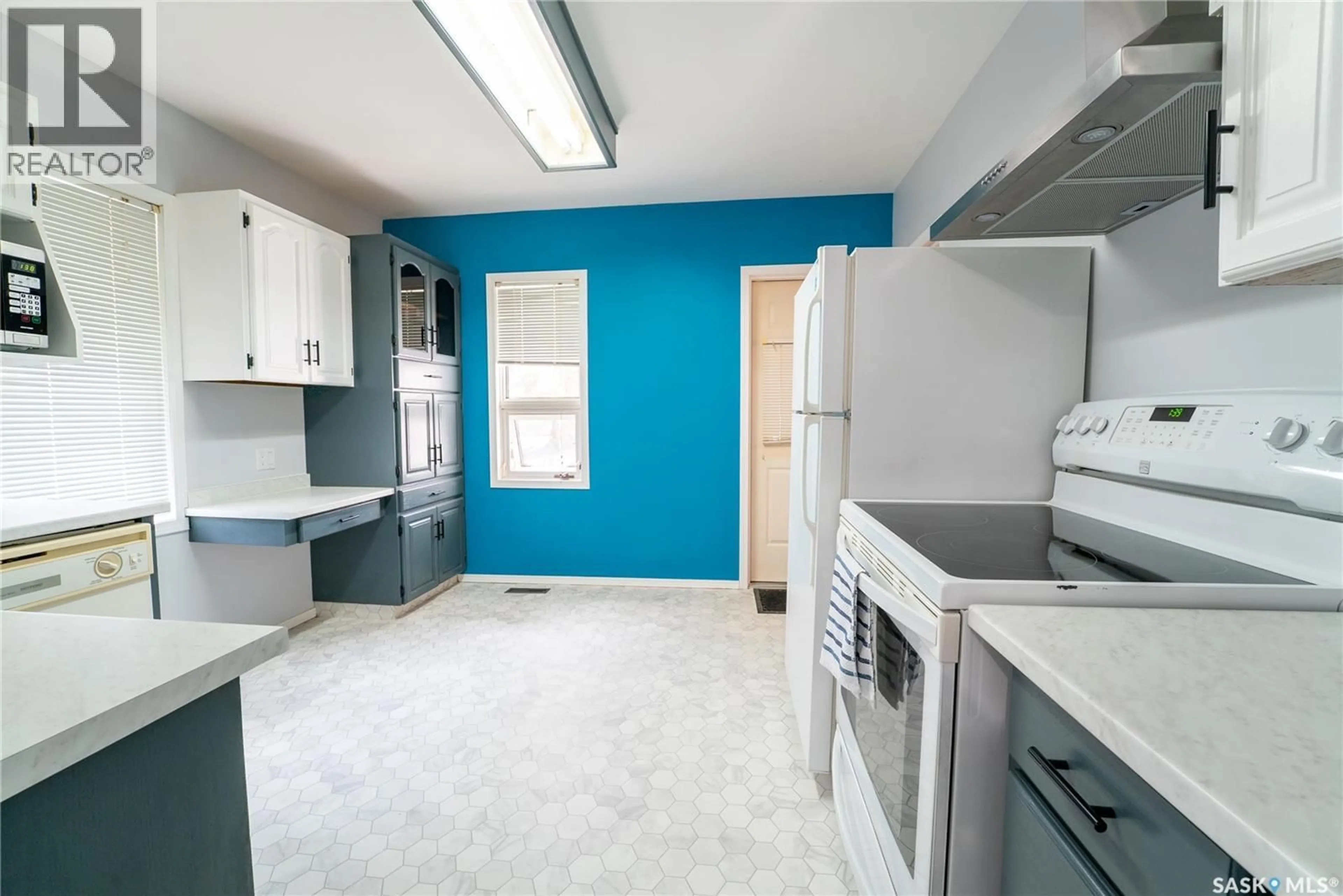 Standard kitchen, unknown for 1358 KING STREET, Regina Saskatchewan S4T4G2