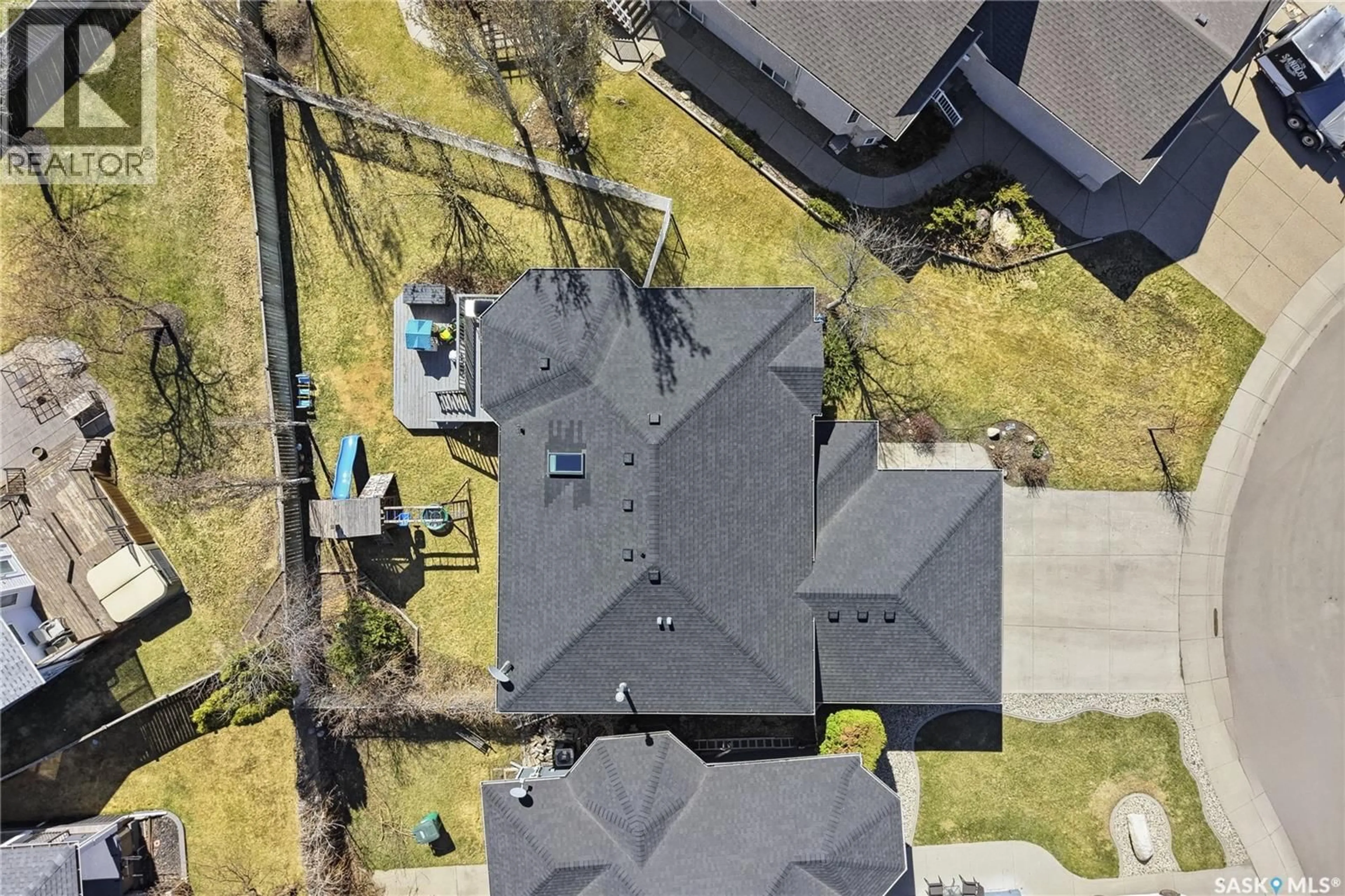 A pic from outside/outdoor area/front of a property/back of a property/a pic from drone, street for 502 LEMAY CRESCENT, Saskatoon Saskatchewan S7S1L1