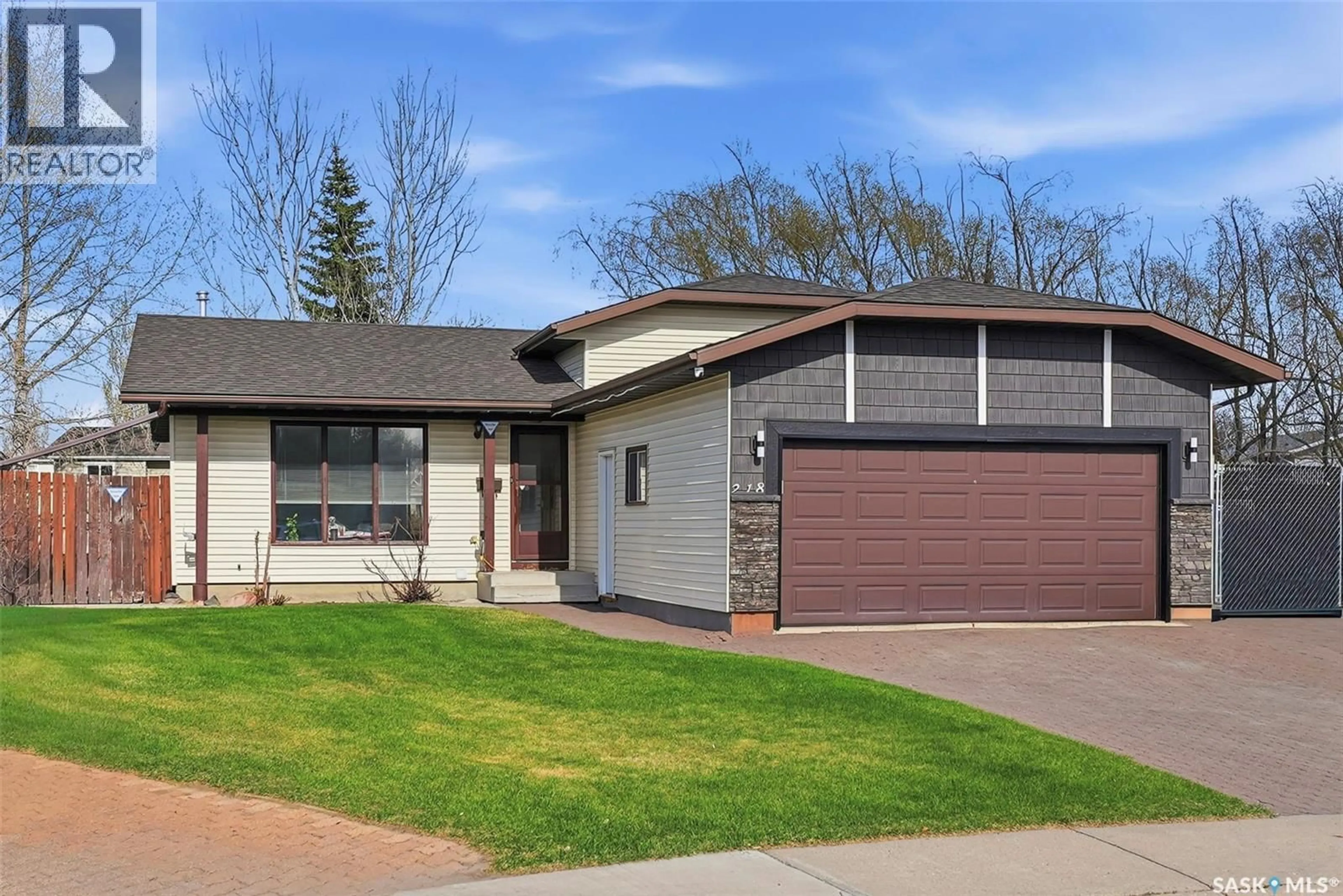 Home with vinyl exterior material, street for 218 WARD COURT, Saskatoon Saskatchewan S7L6Z9