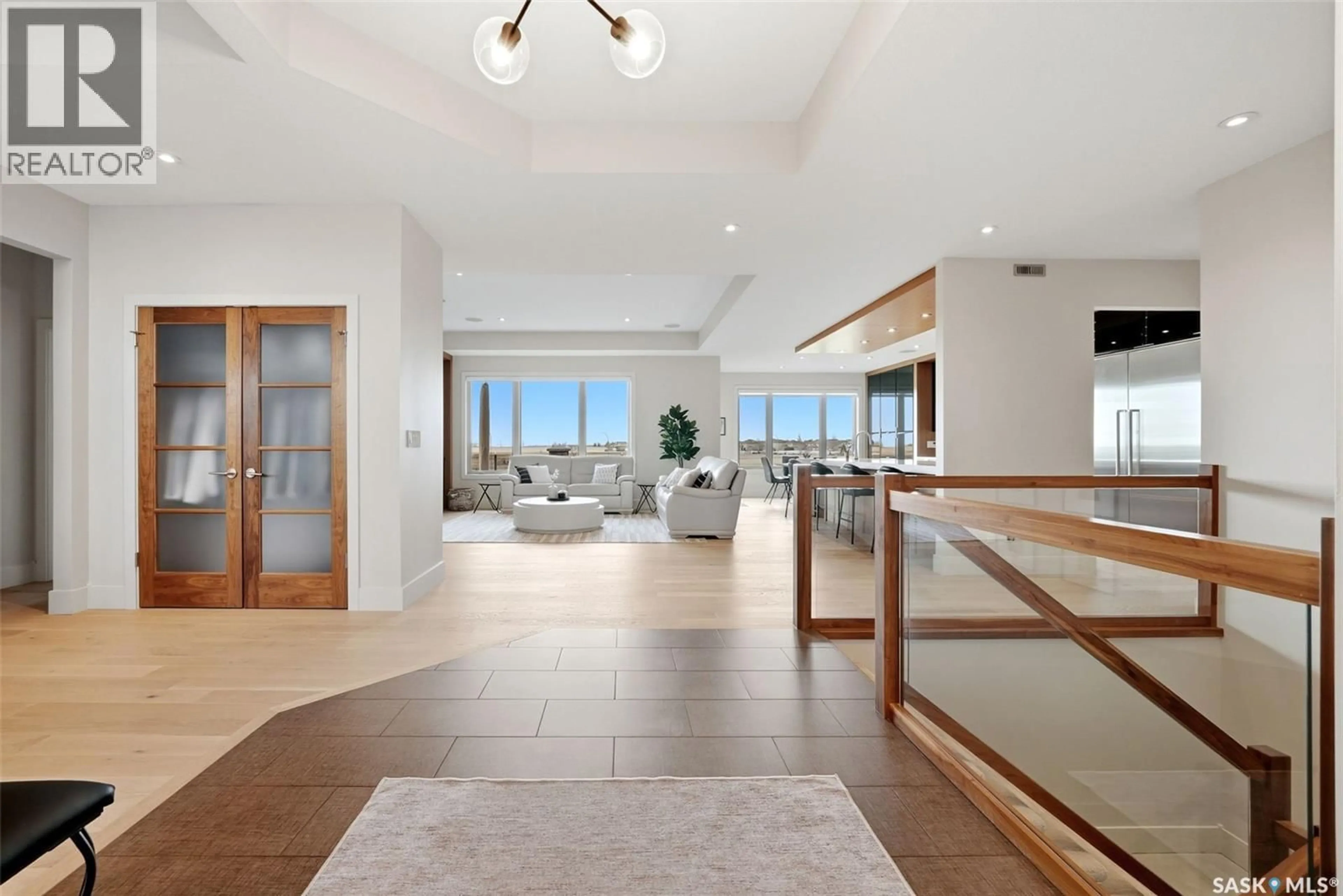 Indoor foyer for 6106 WASCANA COURT, Regina Saskatchewan S4V3E7