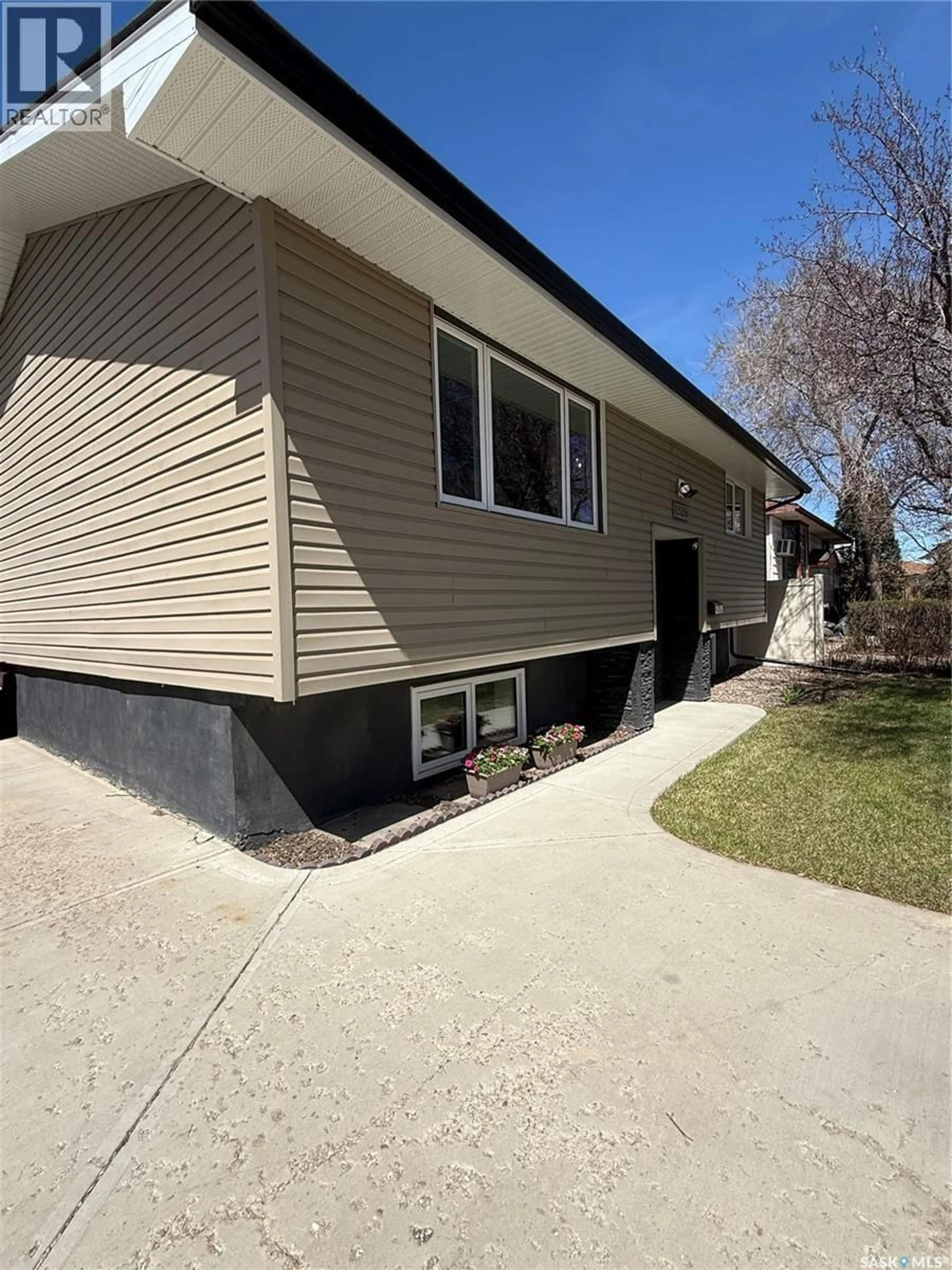 Home with vinyl exterior material, street for 1526 BROWN STREET, Regina Saskatchewan S4N4R7