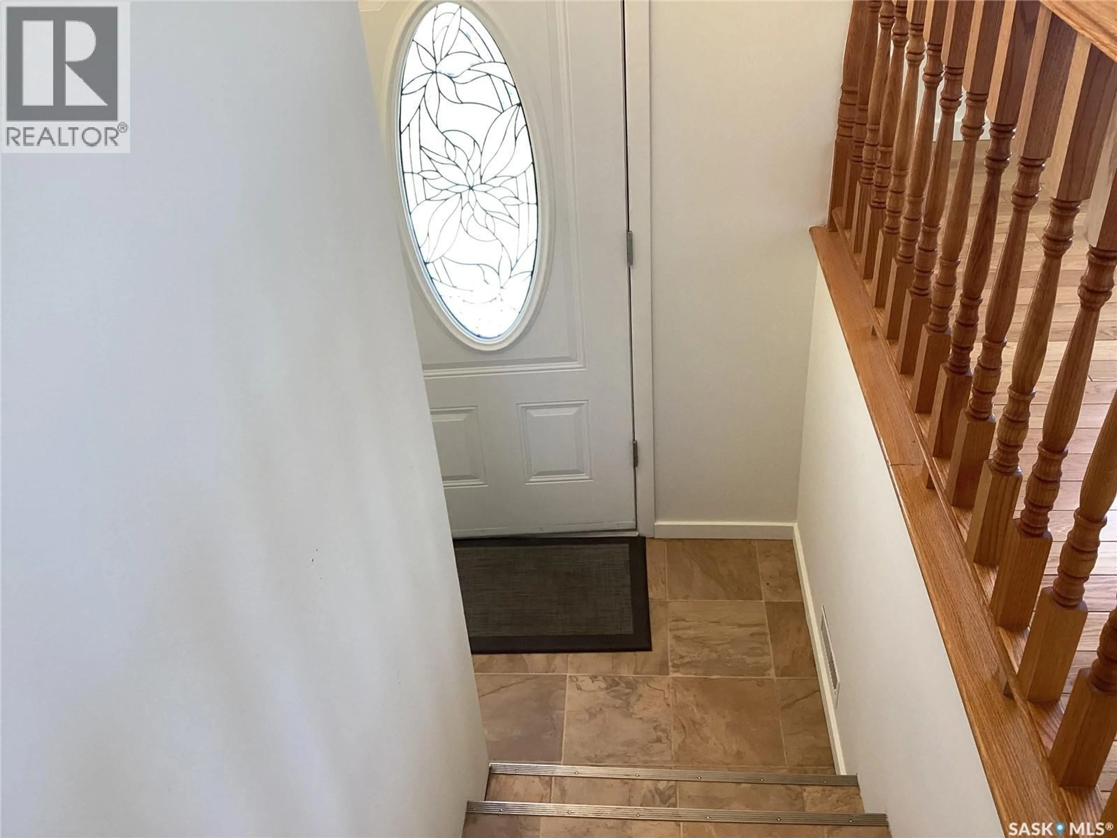 Indoor entryway for 1526 BROWN STREET, Regina Saskatchewan S4N4R7