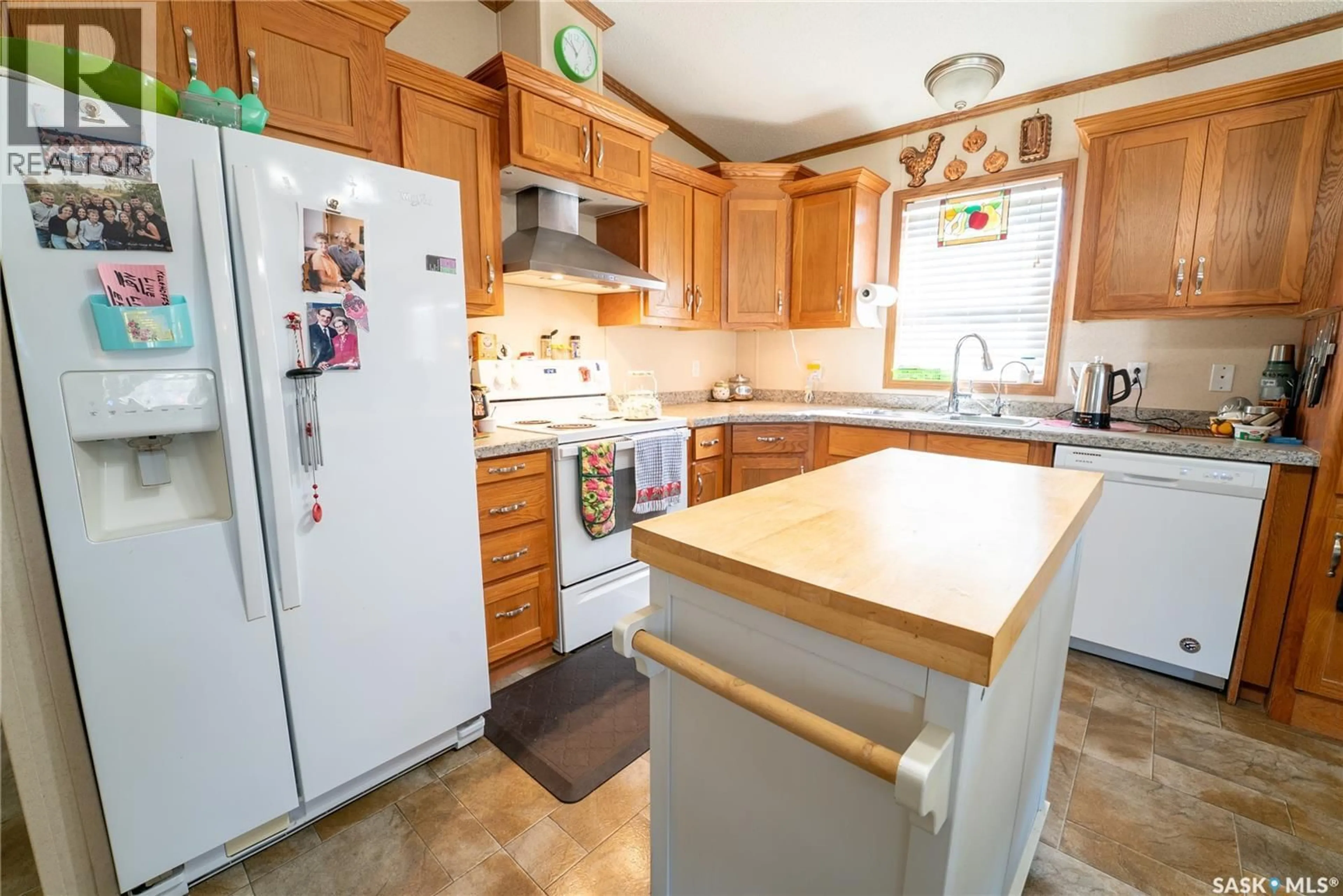 Standard kitchen, unknown for 102 HERBERT STREET, Hawarden Saskatchewan S0H1Y0