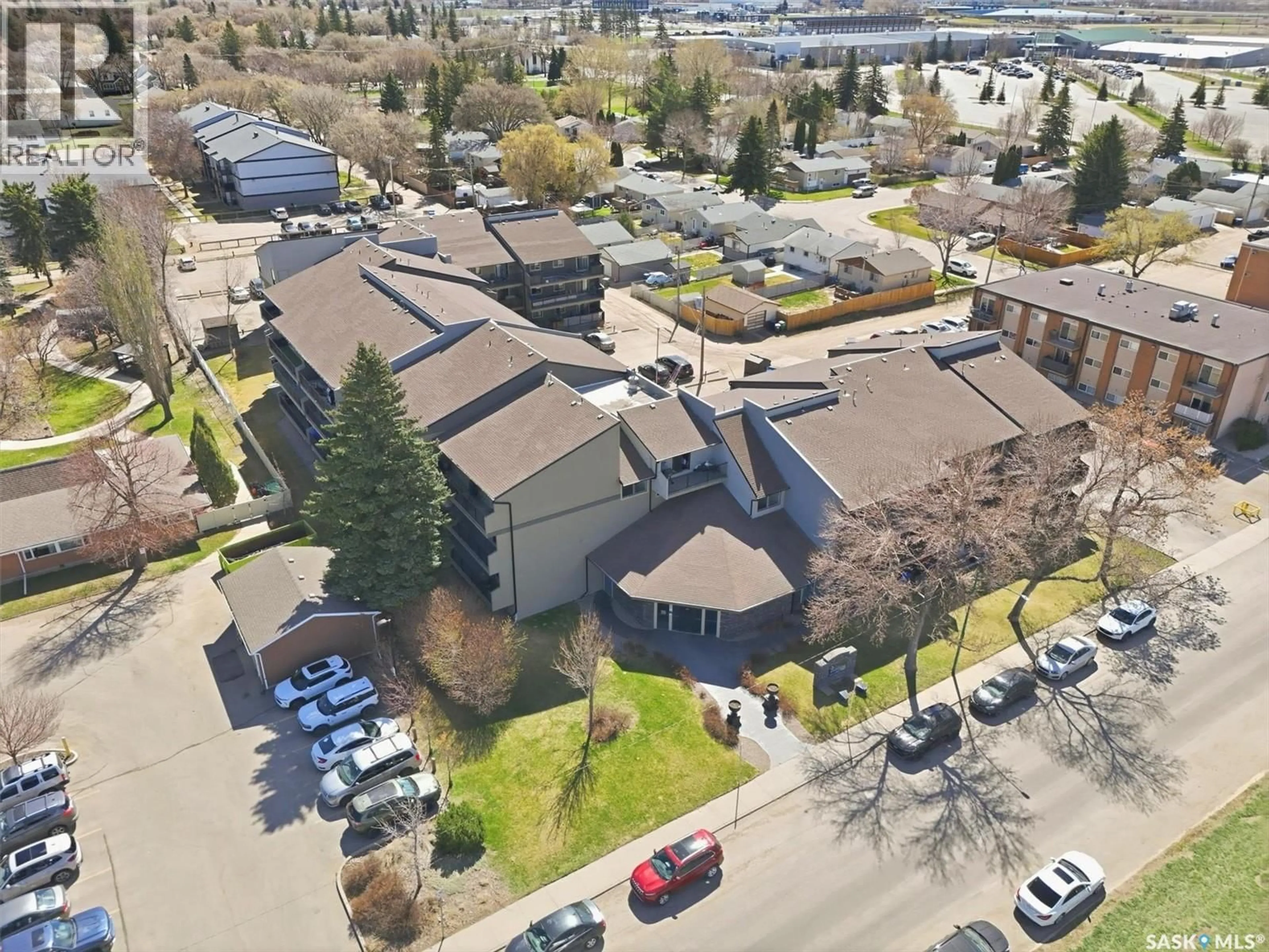 A pic from outside/outdoor area/front of a property/back of a property/a pic from drone, unknown for 2233 ST HENRY AVENUE, Saskatoon Saskatchewan S7M5K6