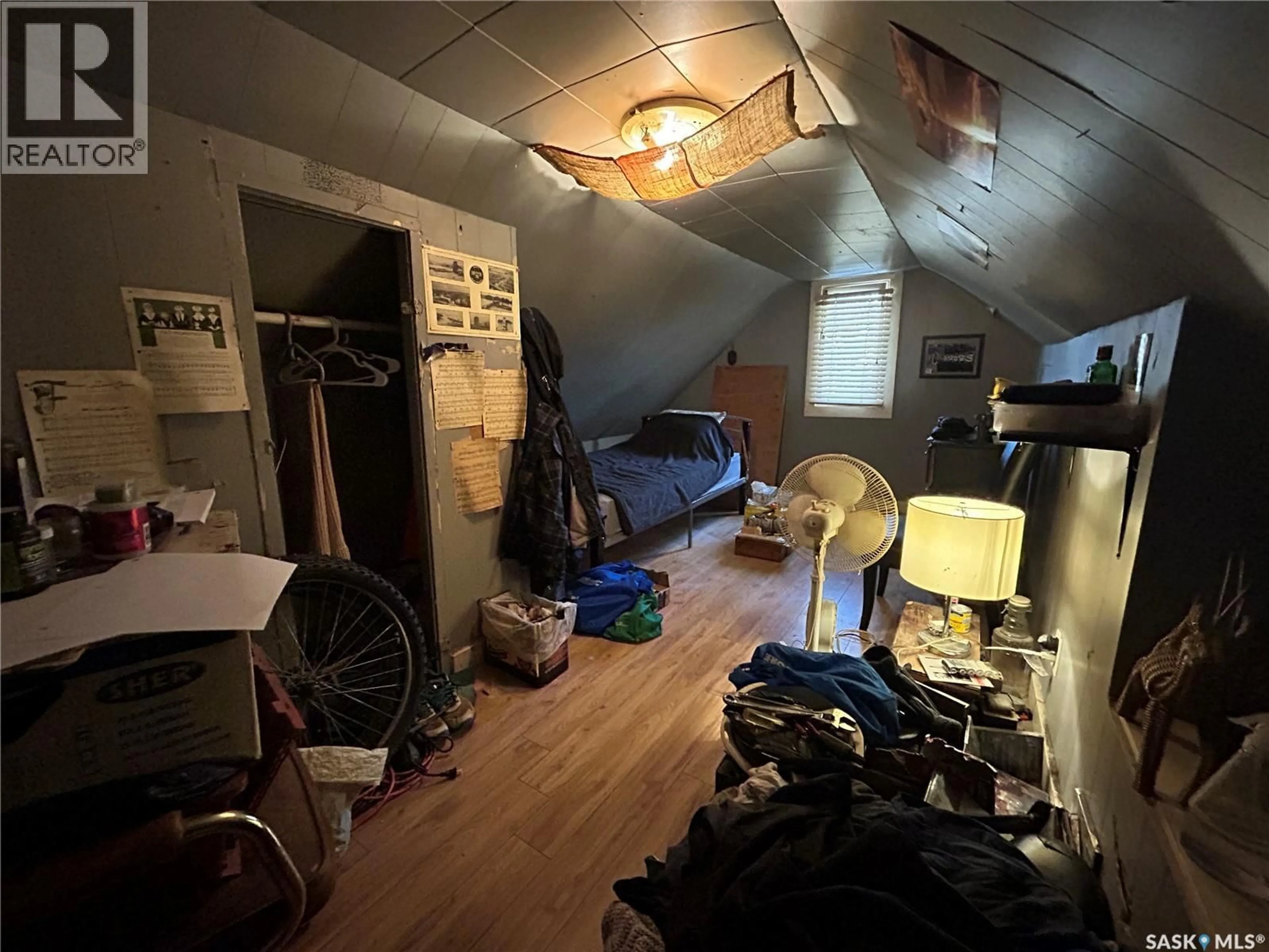 A pic of a room for 209 I AVENUE, Saskatoon Saskatchewan S7M1X8