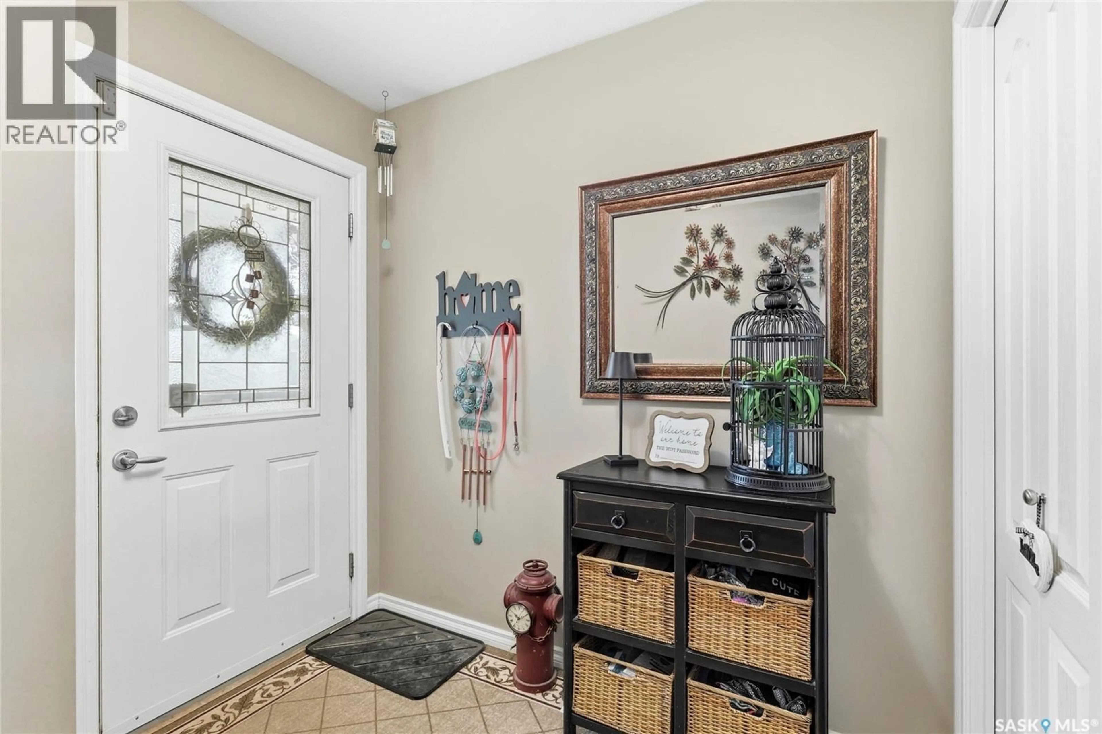 Indoor entryway for E - 2827 MEADOW PARK CRESCENT, Regina Saskatchewan S4V1N7