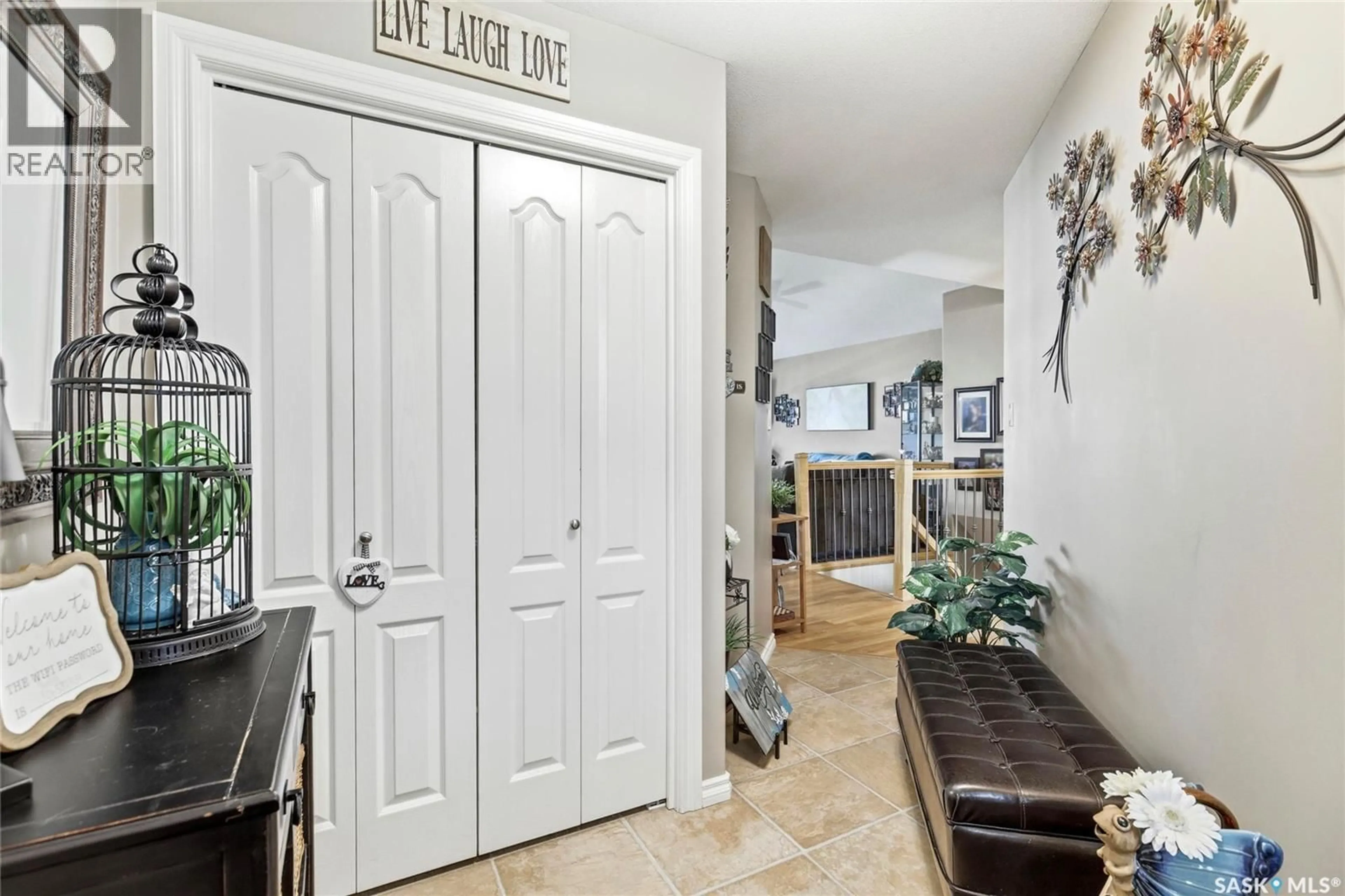 Indoor entryway for E - 2827 MEADOW PARK CRESCENT, Regina Saskatchewan S4V1N7