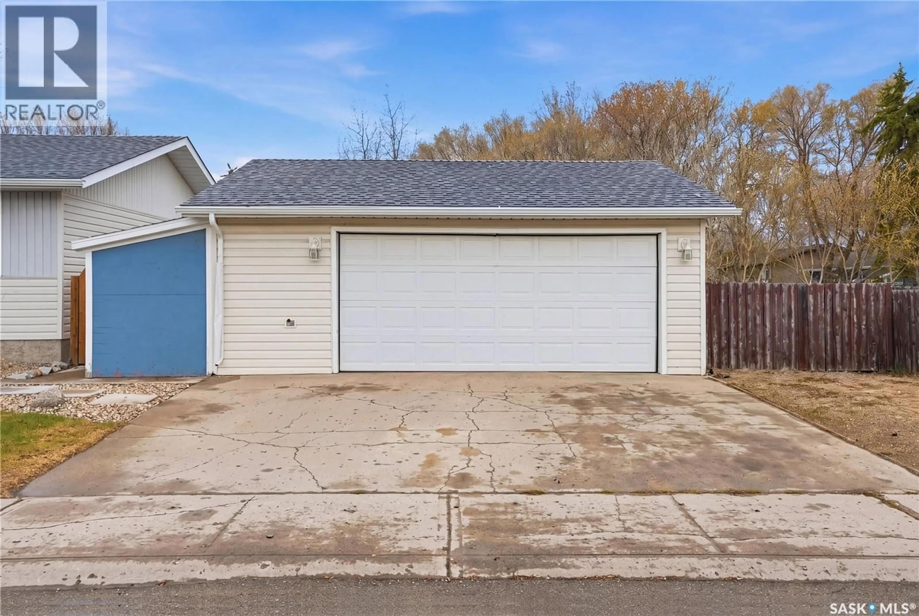 Indoor garage for 58 NELLES STREET, Regina Saskatchewan S4X1M4