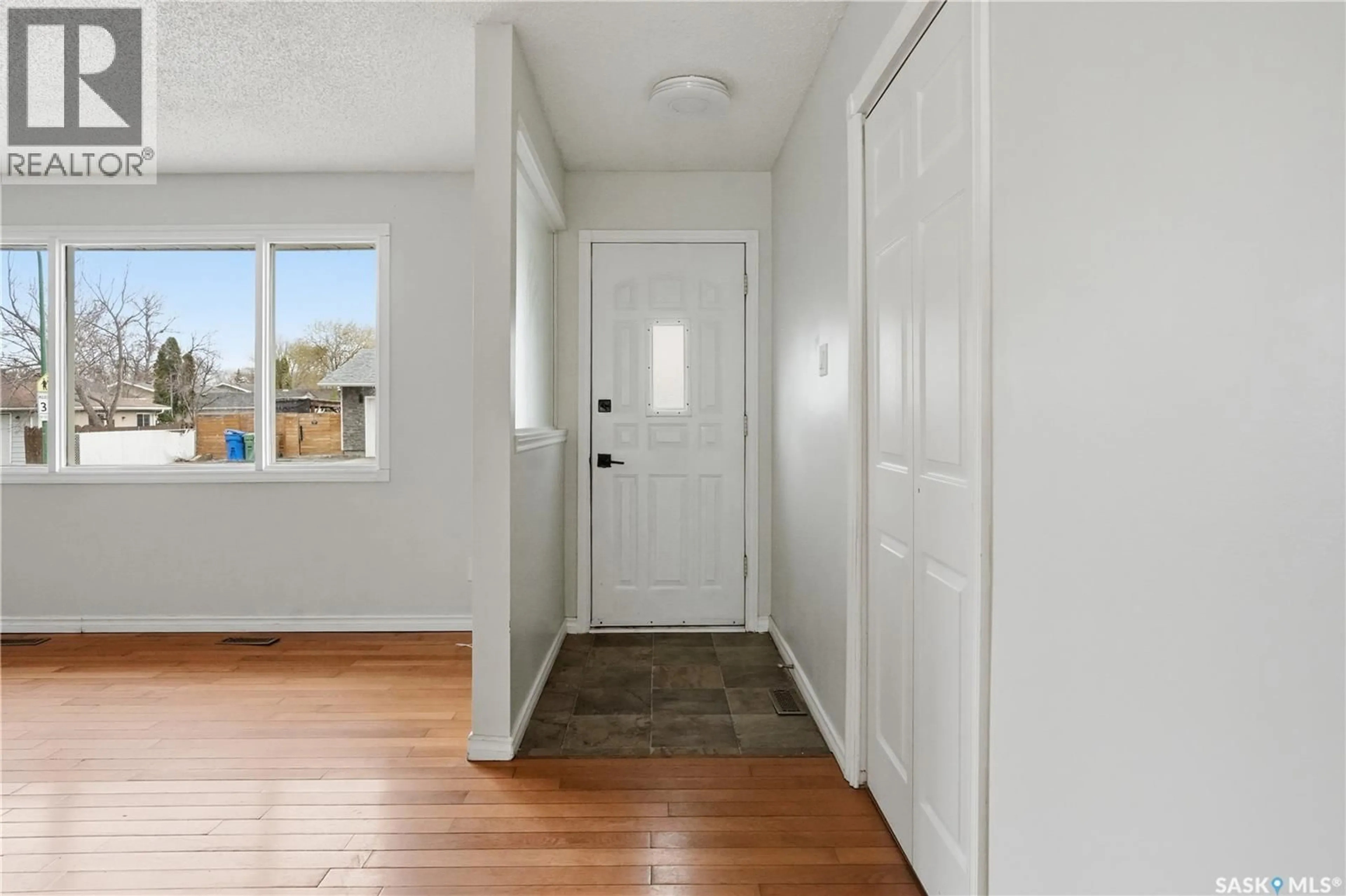 Indoor entryway for 58 NELLES STREET, Regina Saskatchewan S4X1M4