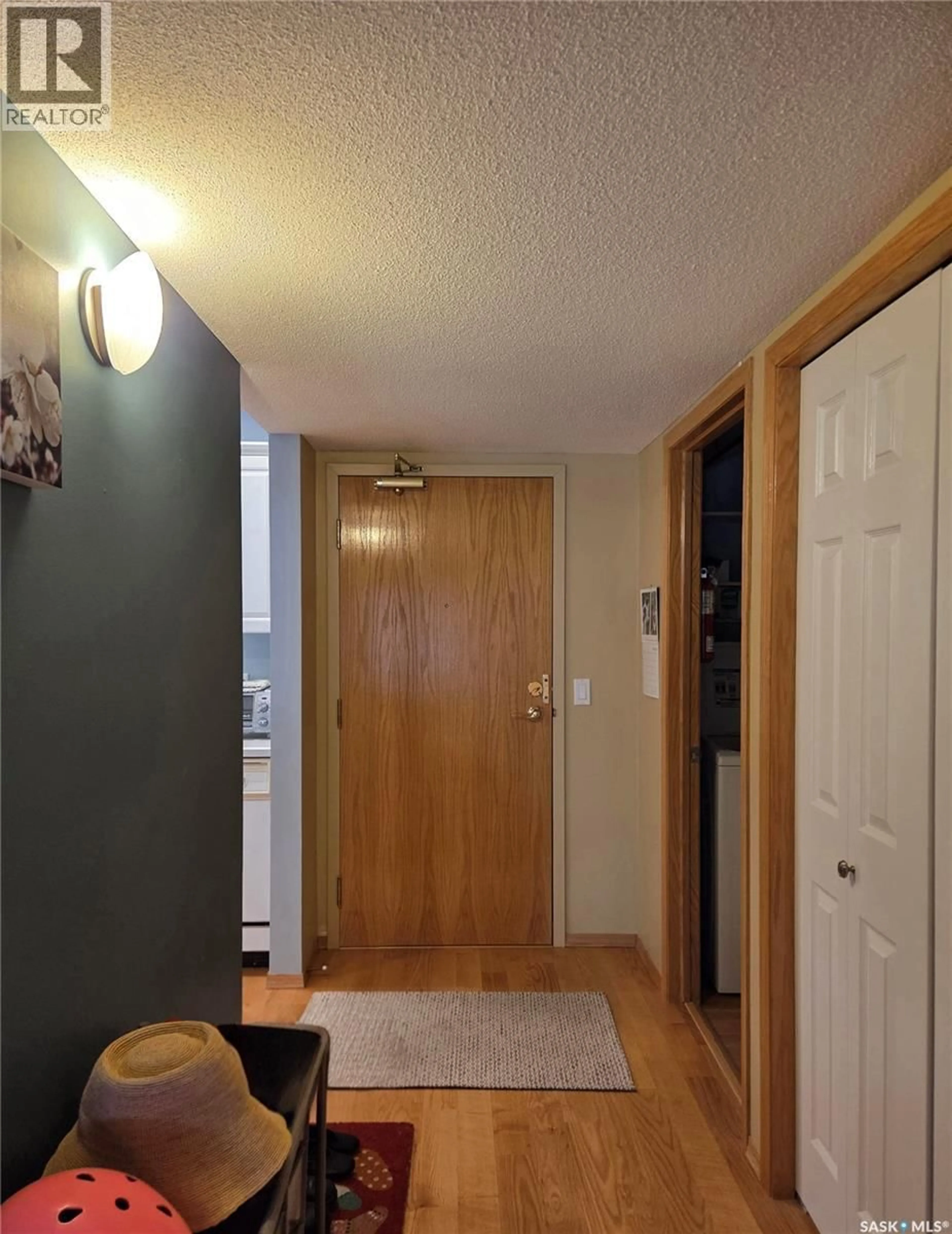 Indoor entryway for 205 - 2244 SMITH STREET, Regina Saskatchewan S4P2P4