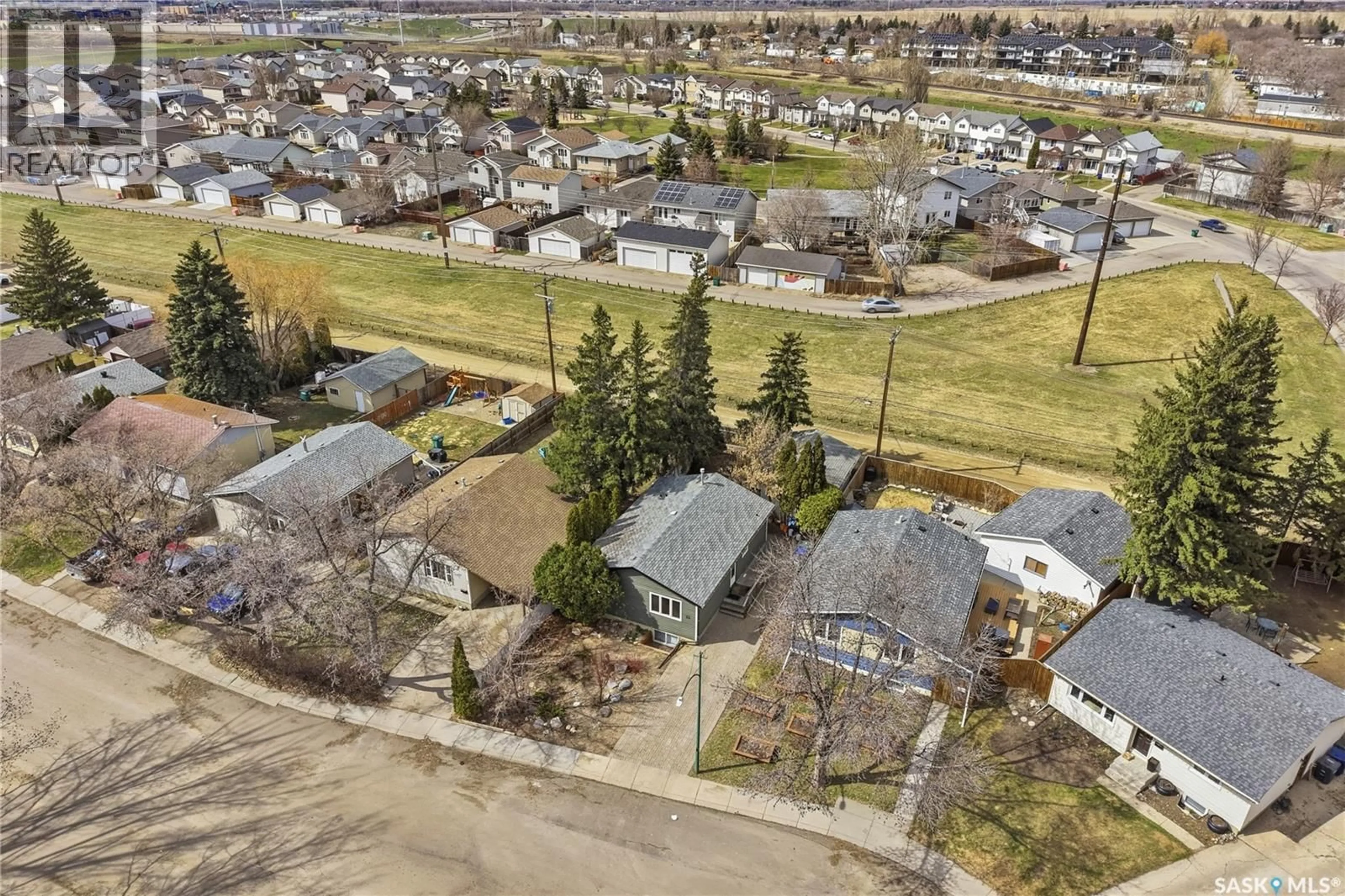 A pic from outside/outdoor area/front of a property/back of a property/a pic from drone, street for 53 RITA CRESCENT, Saskatoon Saskatchewan S7N2L4