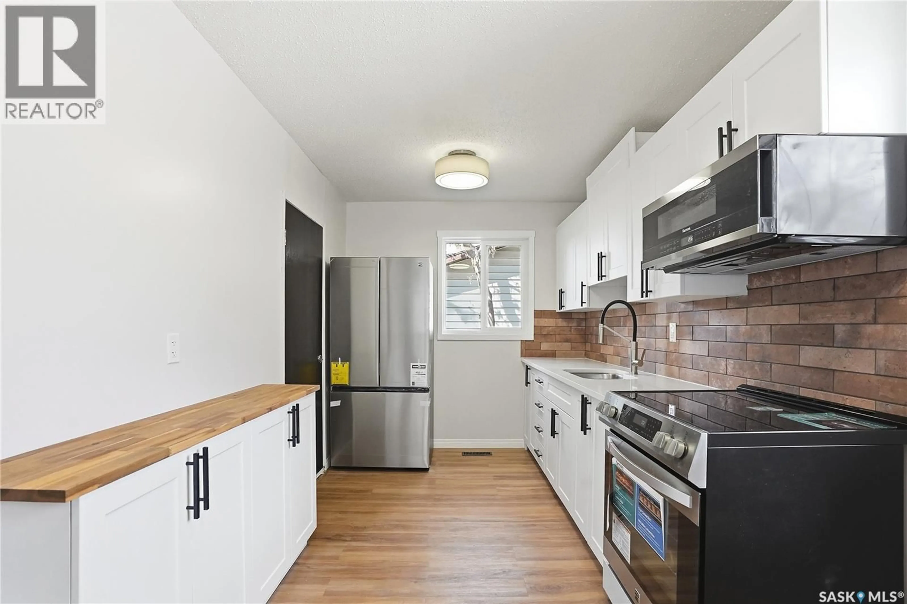 Standard kitchen, unknown for 53 RITA CRESCENT, Saskatoon Saskatchewan S7N2L4