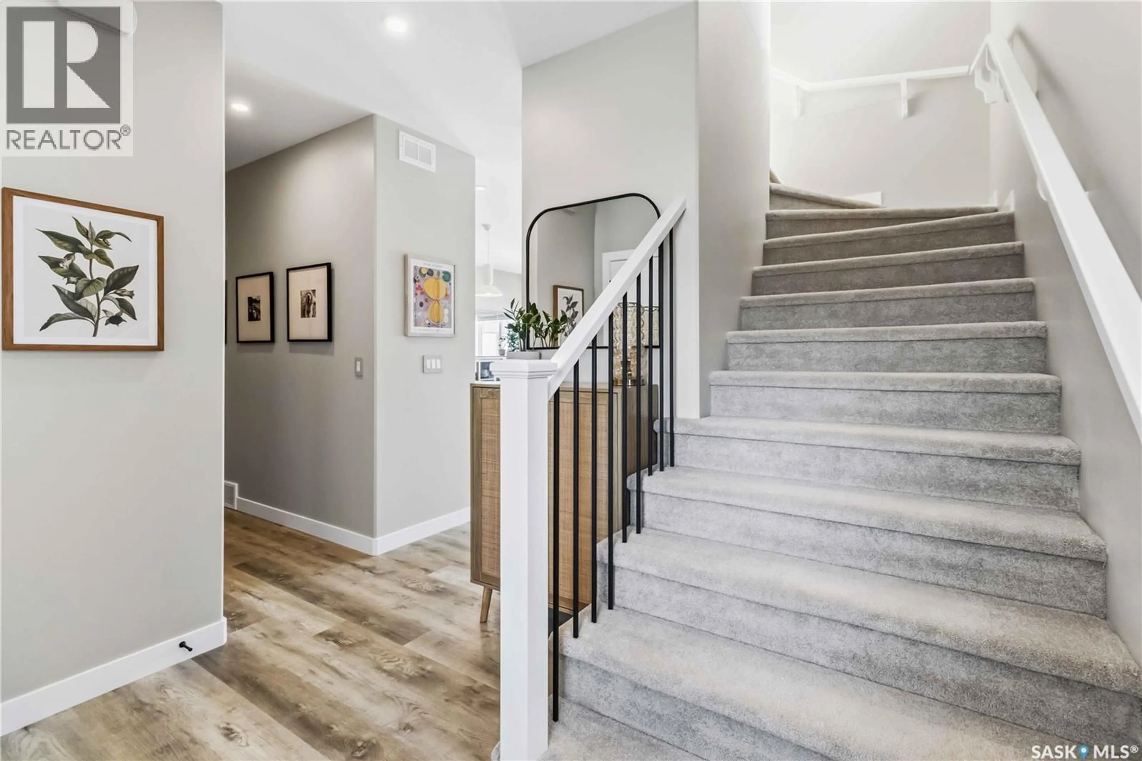 Stairs for 26 625 DAGNONE CRESCENT, Saskatoon Saskatchewan S7V1K9