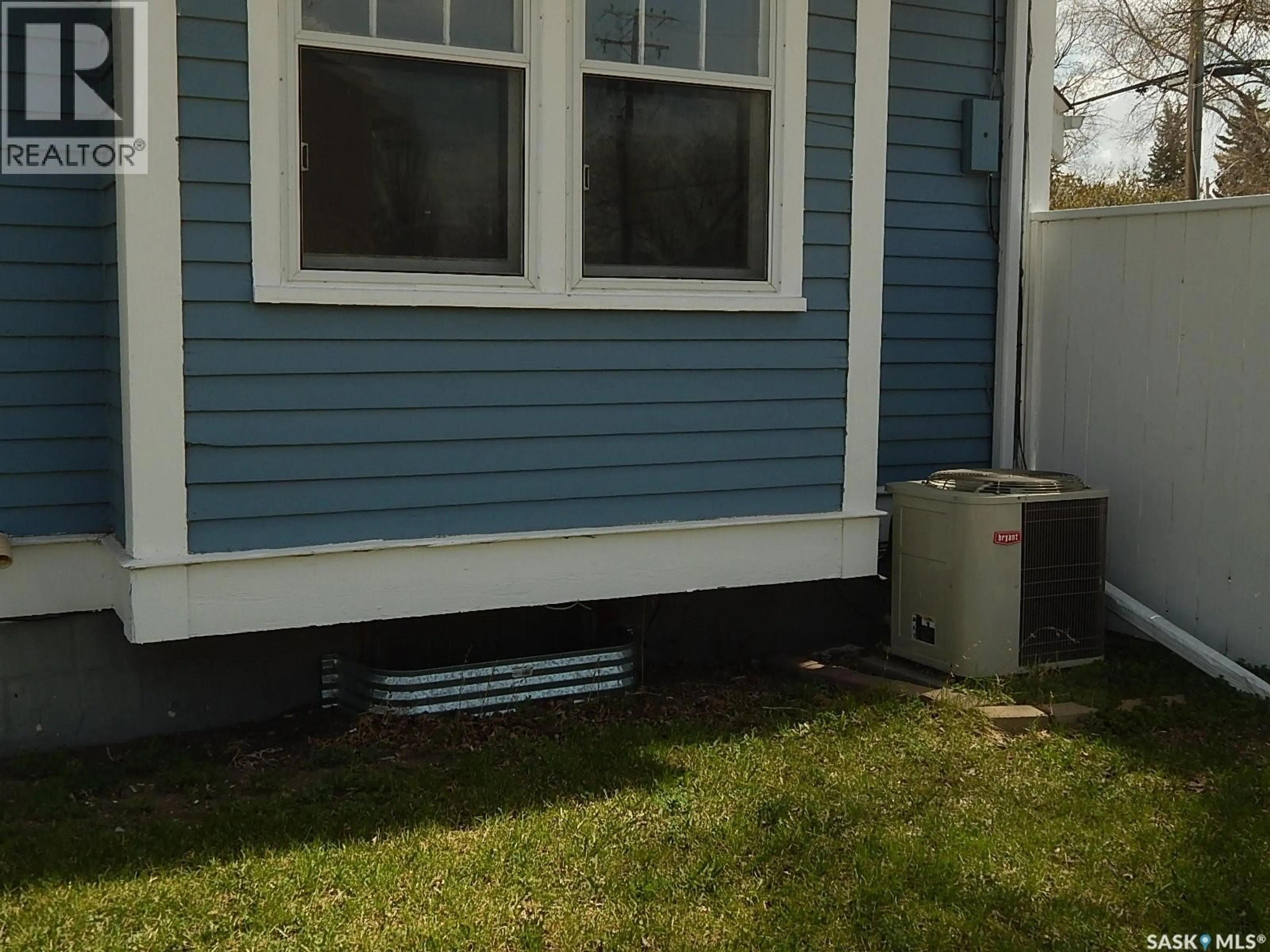 Unknown for 300 4TH AVENUE, Assiniboia Saskatchewan S0H0B0