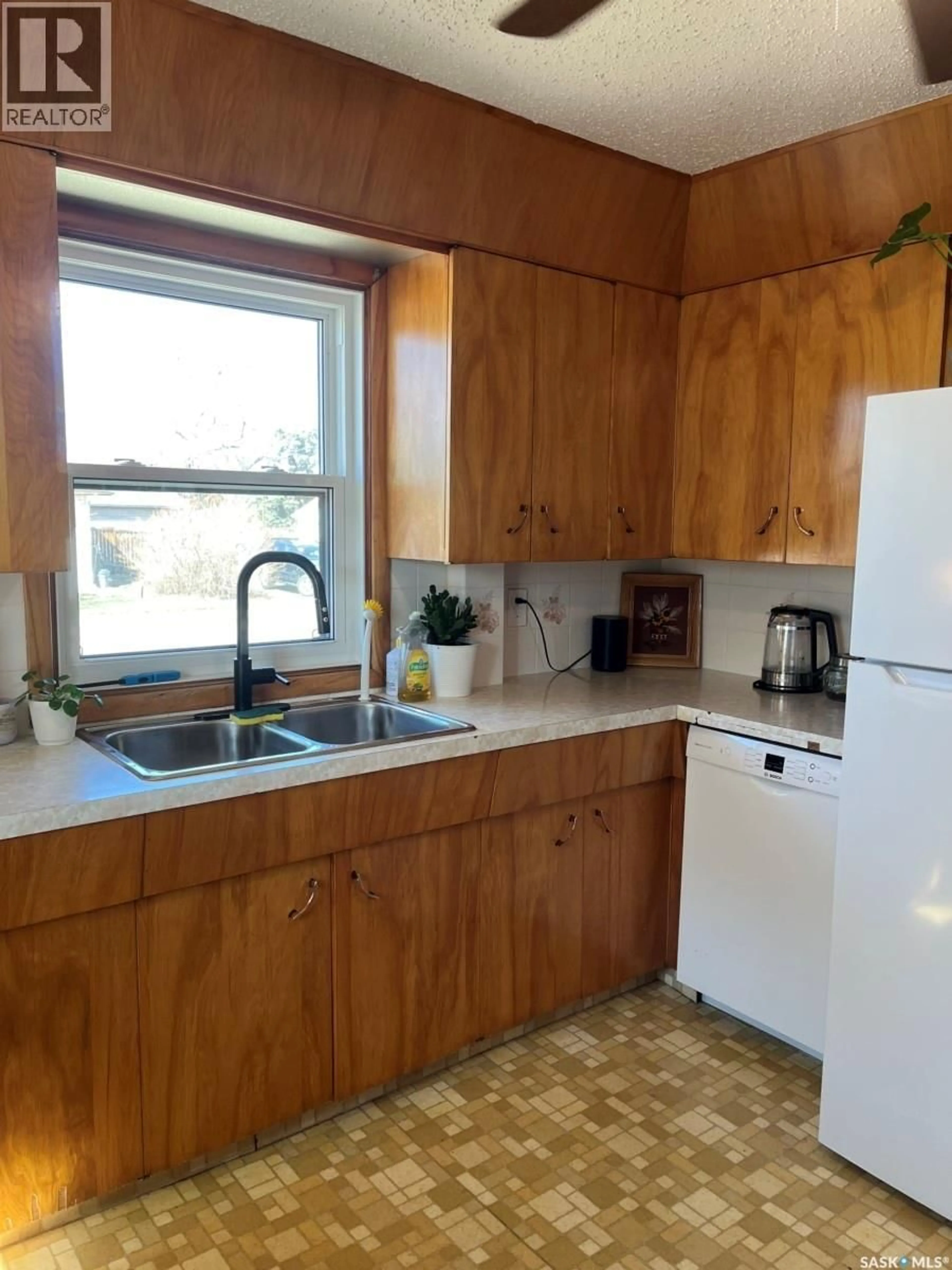 Standard kitchen, unknown for 507 EMPRESS STREET, Saskatoon Saskatchewan S7K0Y2