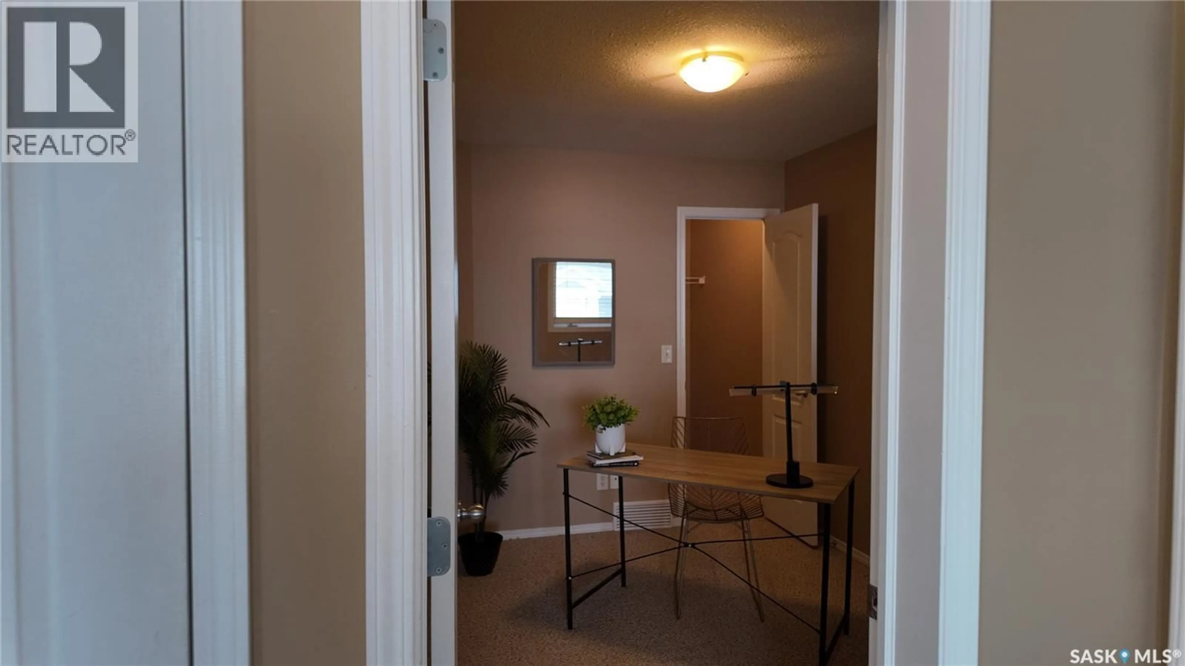 Indoor entryway for E - 4128 BUCKINGHAM DRIVE, Regina Saskatchewan S4V3A9
