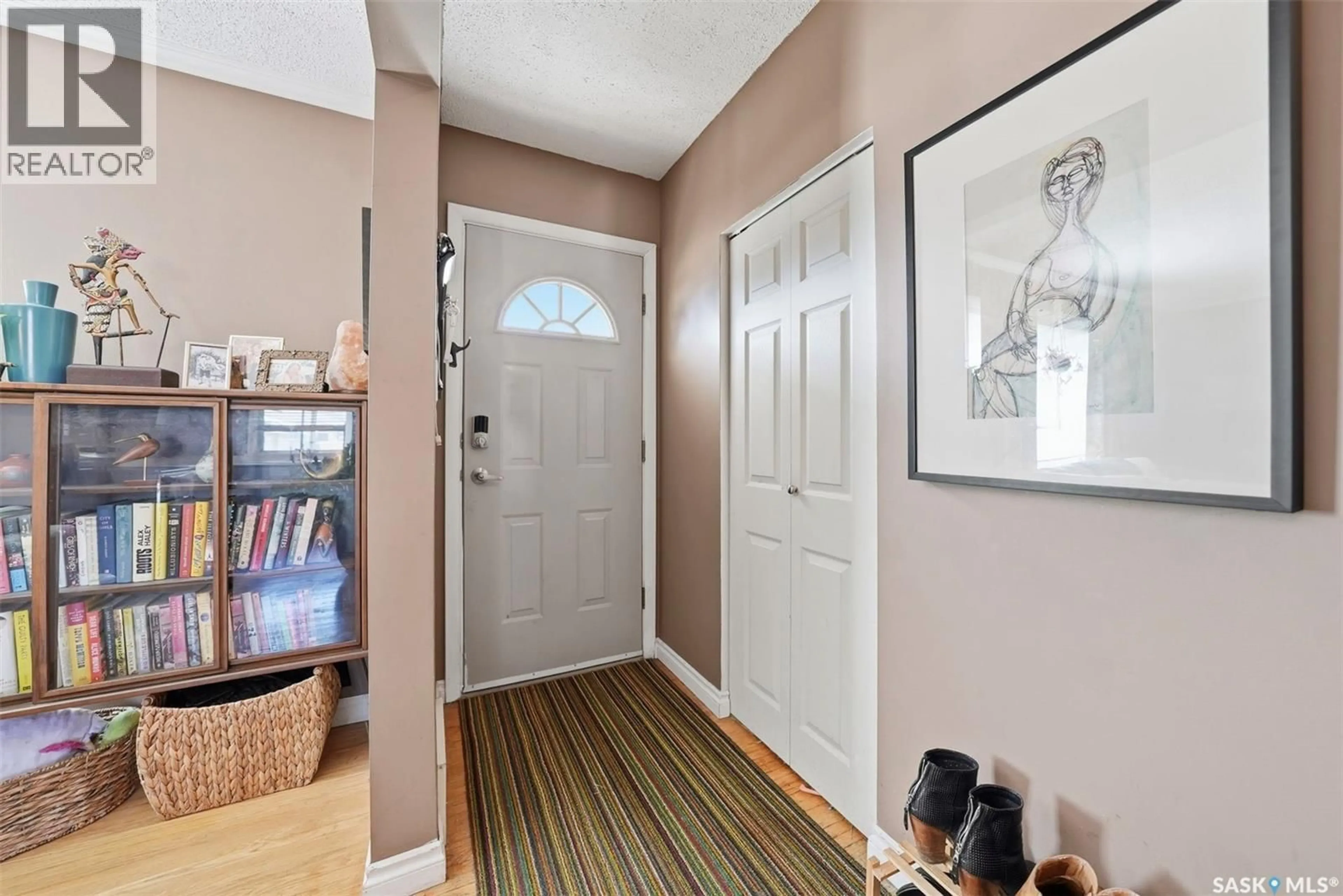 Indoor entryway for 2129 CAIRNS AVENUE, Saskatoon Saskatchewan S7J1T5