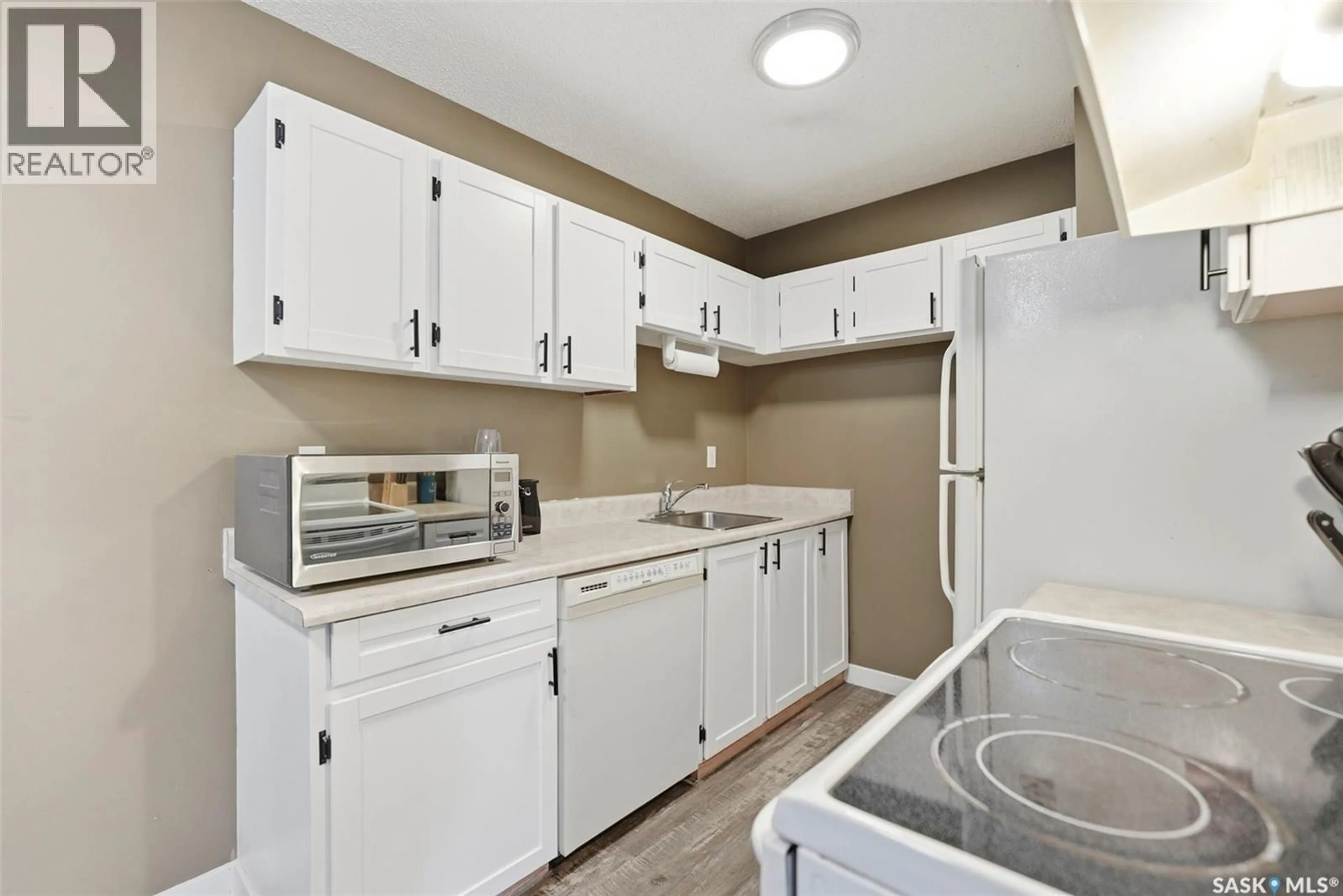 Standard kitchen, unknown for 105 - 315 TAIT CRESCENT, Saskatoon Saskatchewan S7H5L6