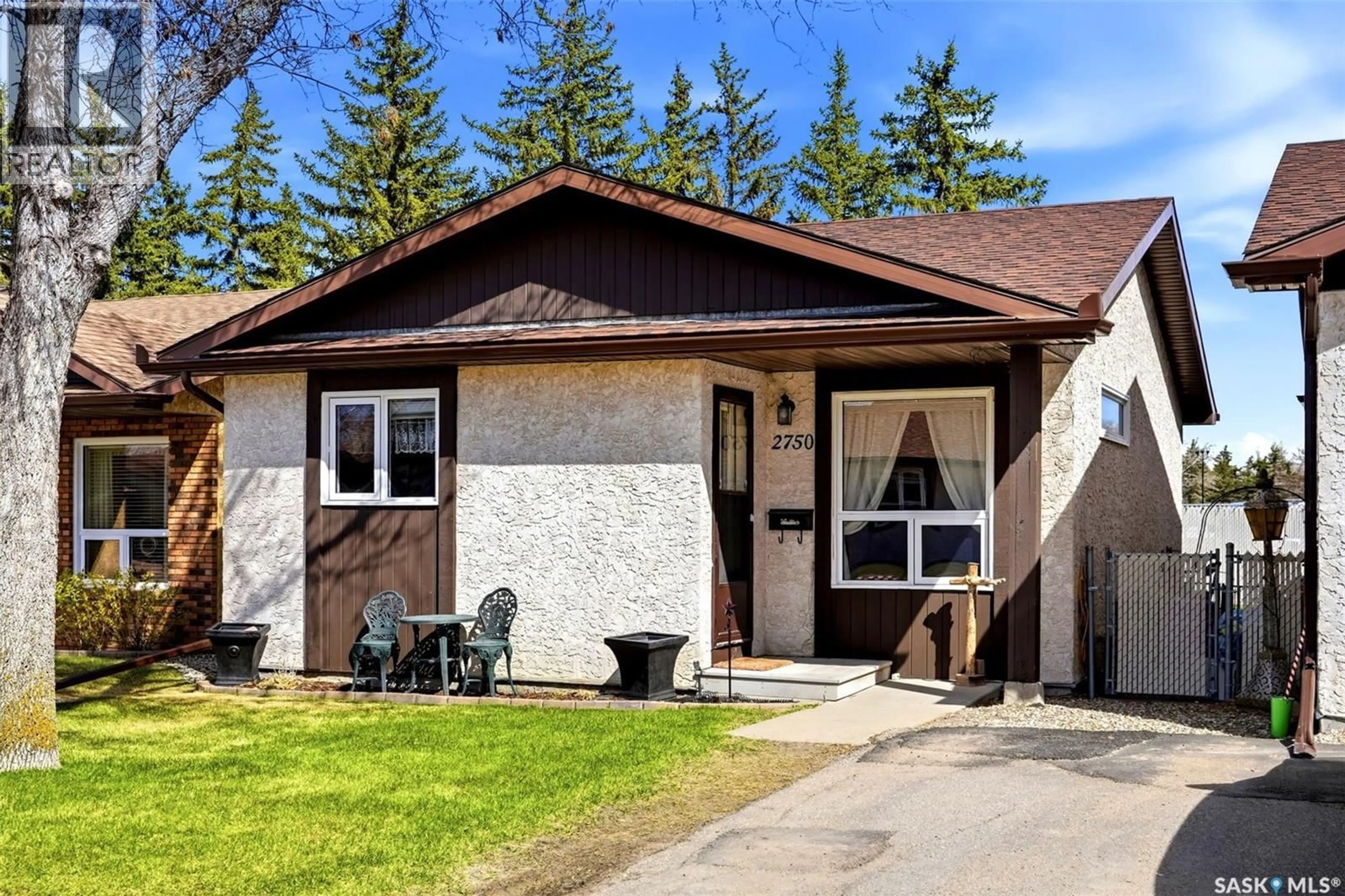 Home with vinyl exterior material, street for 2750 MEADOW LANE E, Regina Saskatchewan S4V1L6