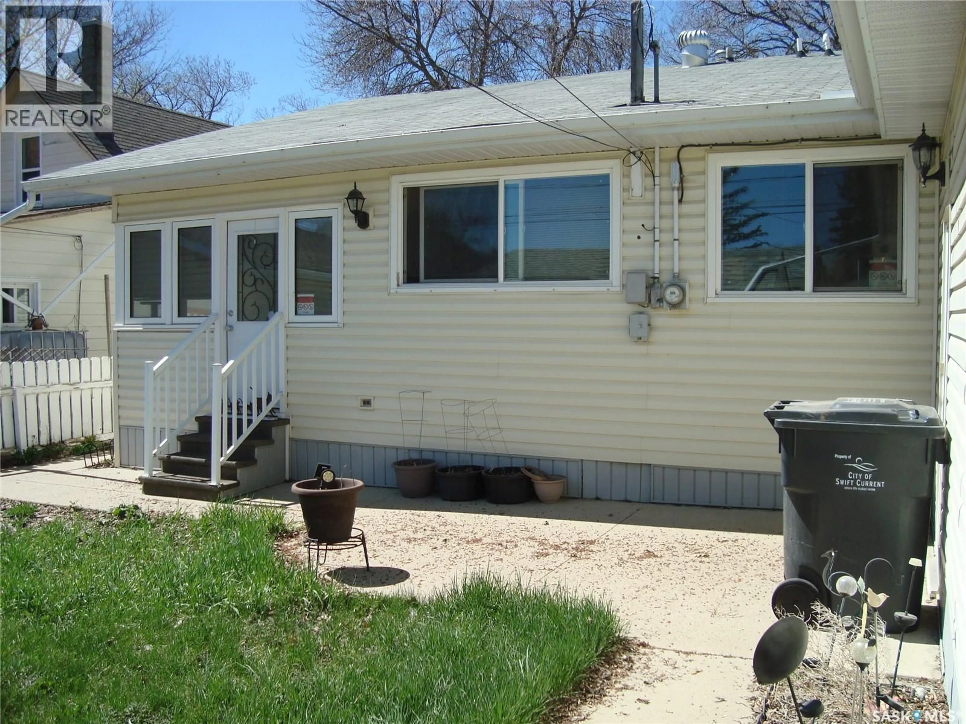 Home with vinyl exterior material, street for 247 9TH AVENUE, Swift Current Saskatchewan S9H1A6