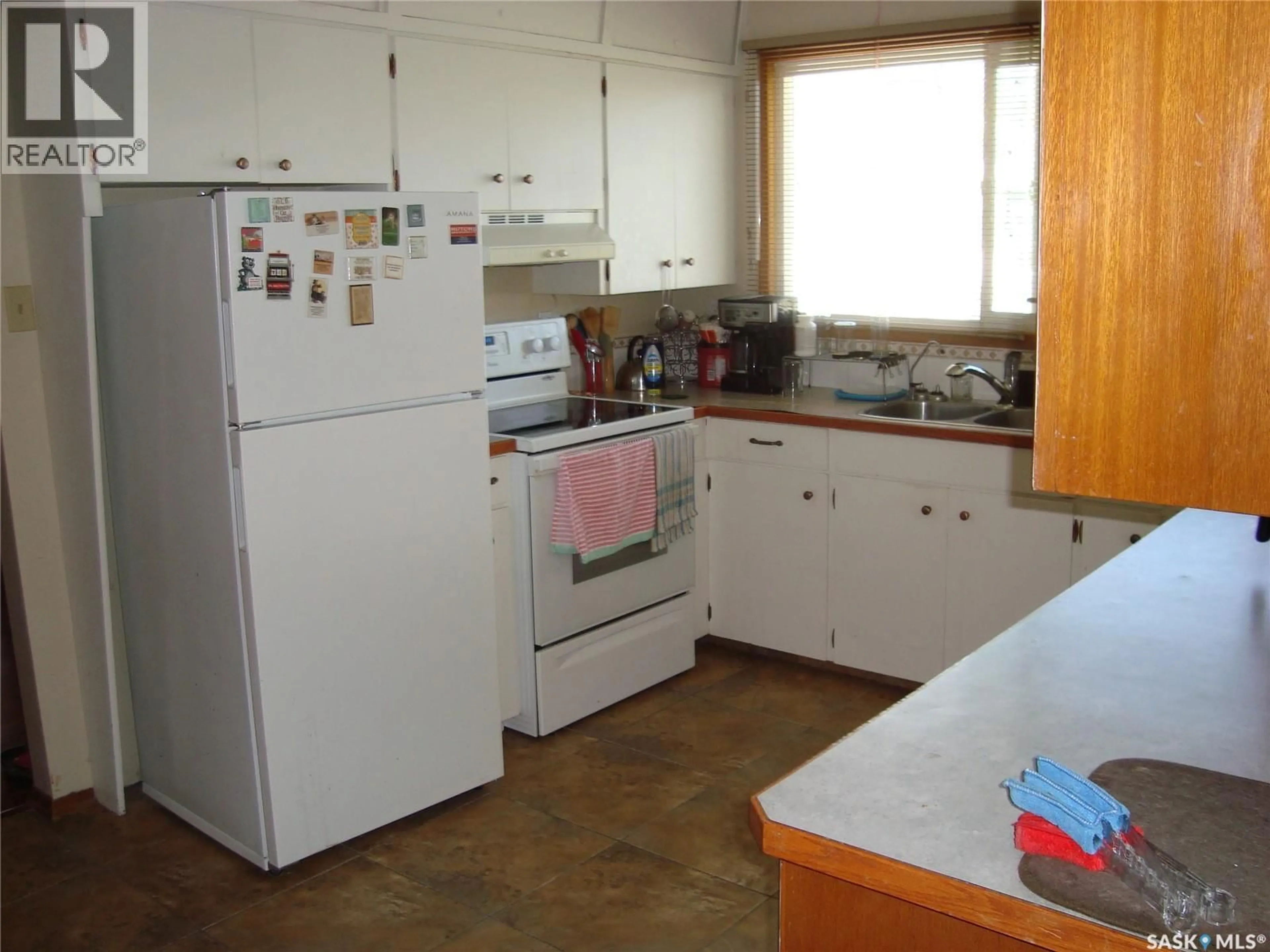 Standard kitchen, unknown for 247 9TH AVENUE, Swift Current Saskatchewan S9H1A6
