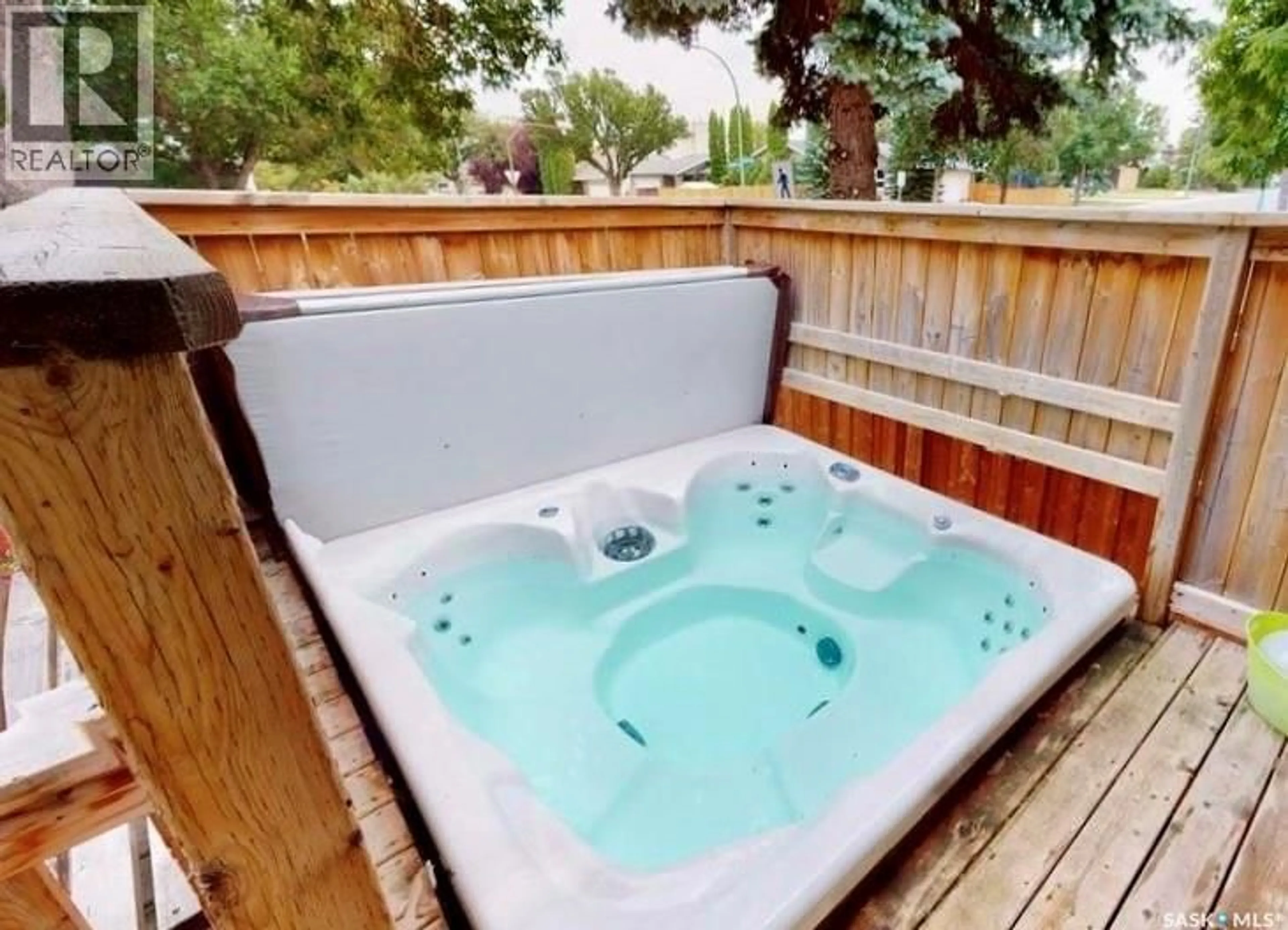 Patio, water/lake/river/ocean view for 182 LINCOLN DRIVE, Regina Saskatchewan S4S6R5