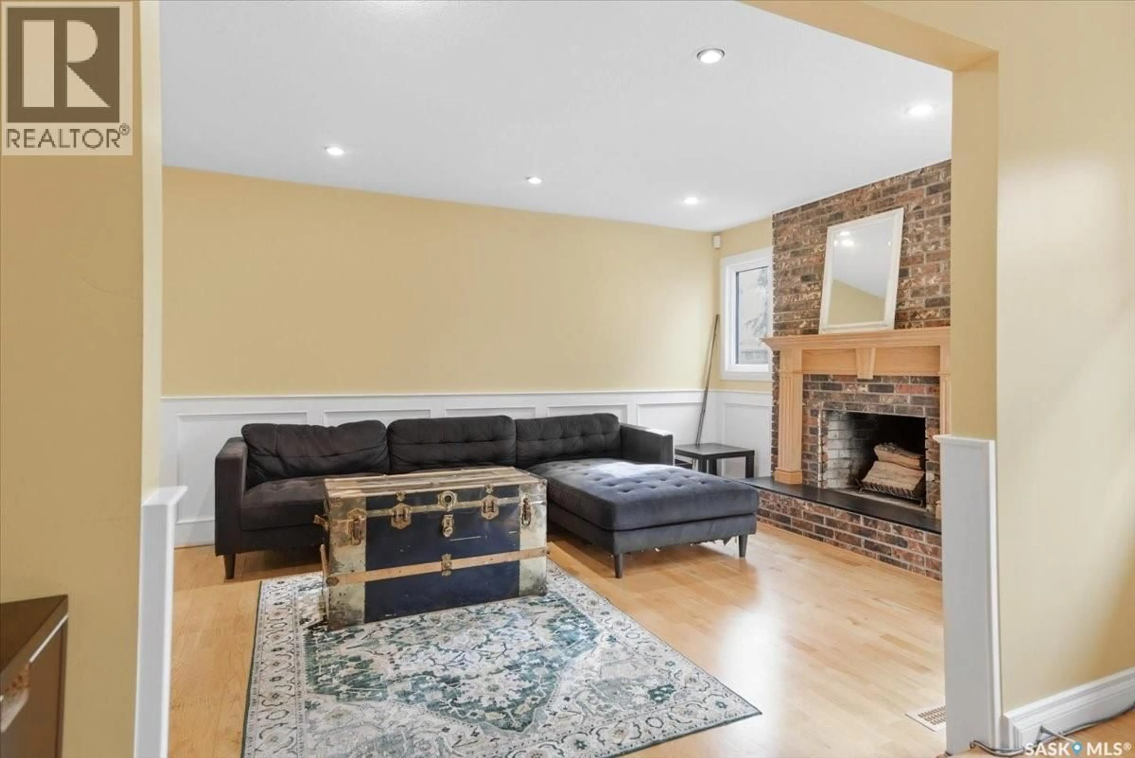 Living room with furniture, unknown for 182 LINCOLN DRIVE, Regina Saskatchewan S4S6R5