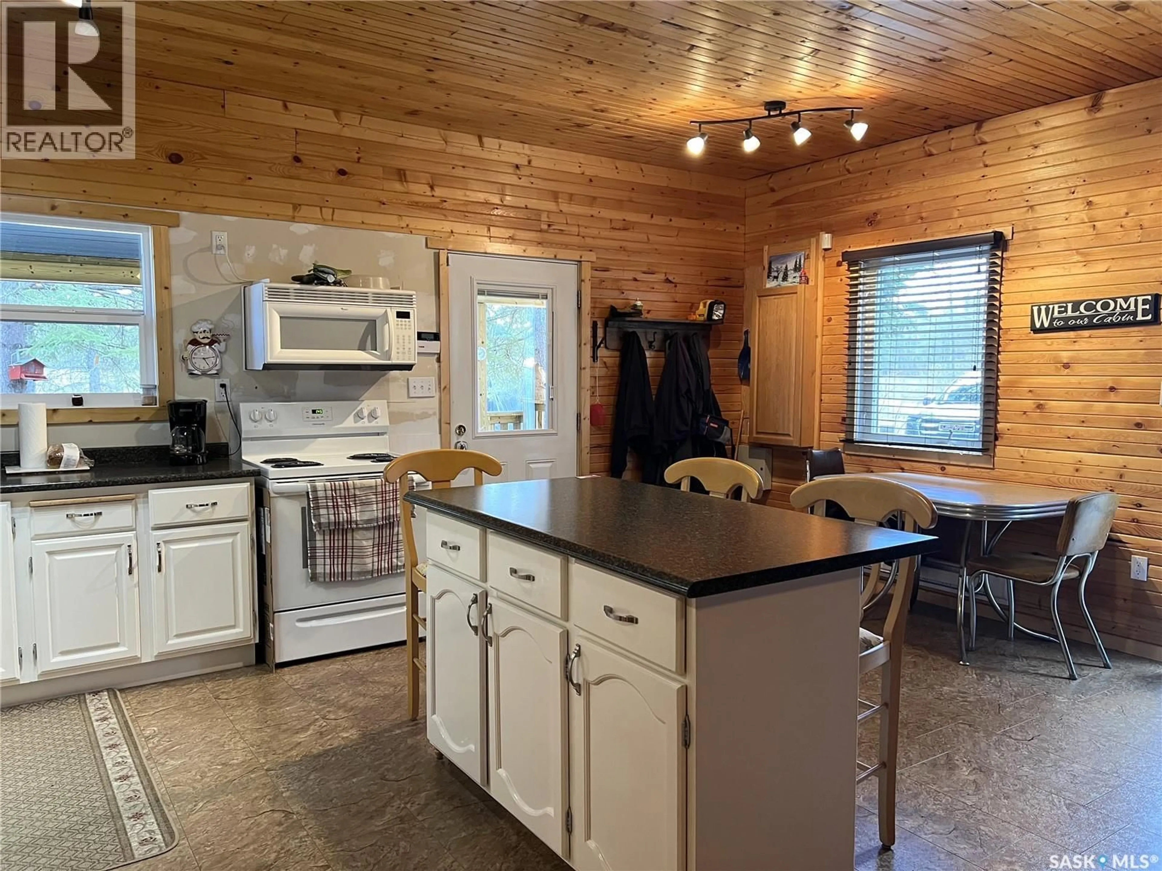 Open concept kitchen, unknown for 418 SOUTH POINT PLACE, Green Lake Saskatchewan S0M1B0