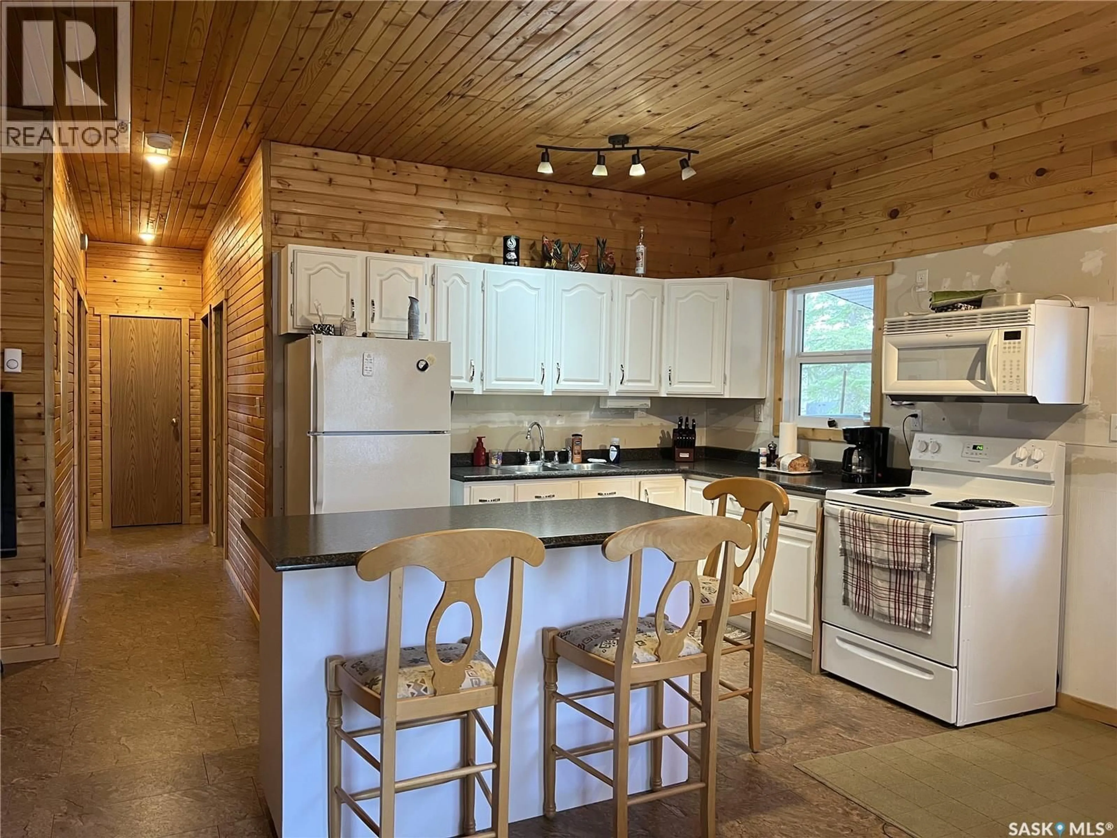 Open concept kitchen, unknown for 418 SOUTH POINT PLACE, Green Lake Saskatchewan S0M1B0