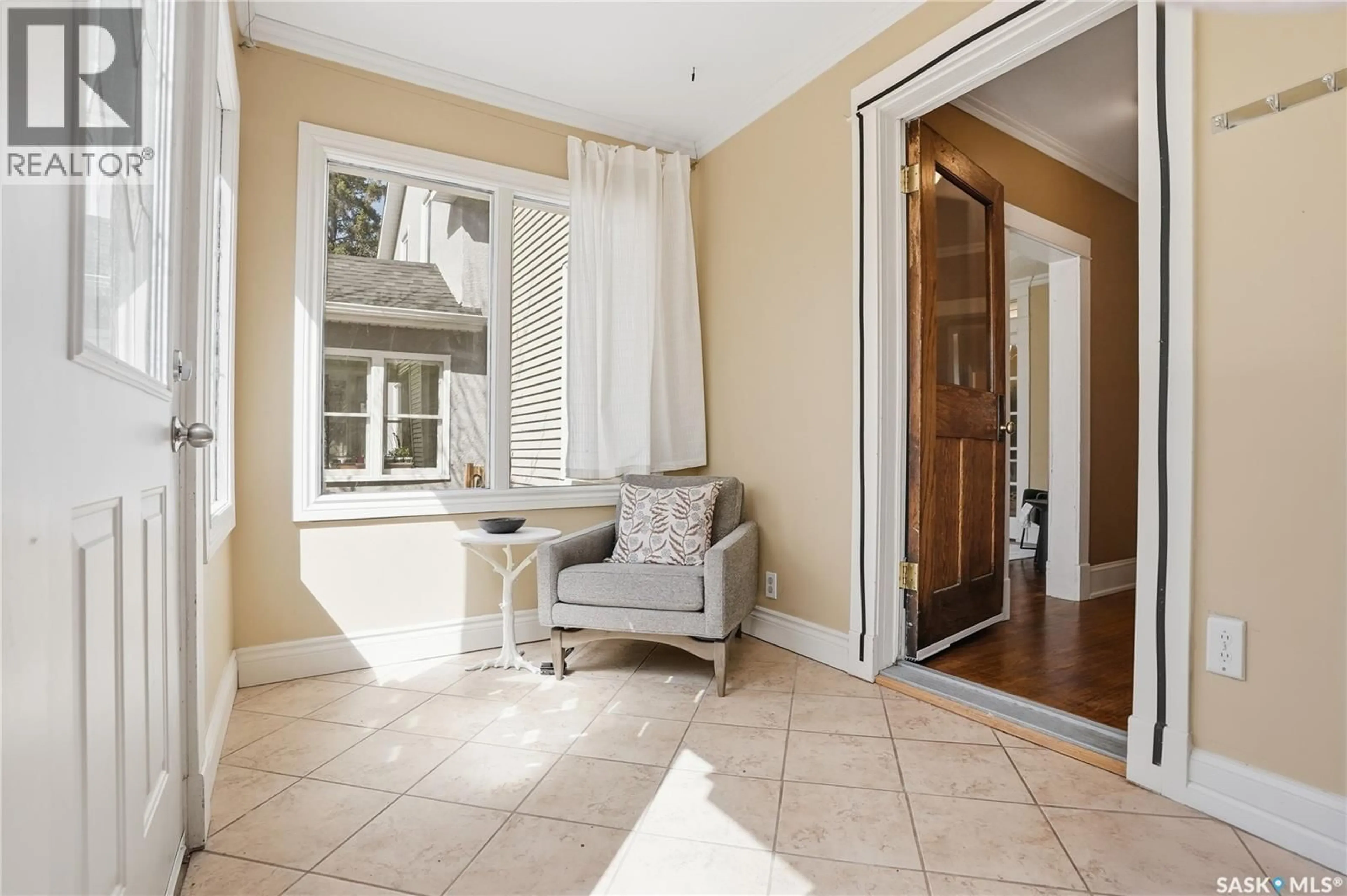 Indoor entryway for 1715 COY AVENUE, Saskatoon Saskatchewan S7M0H8