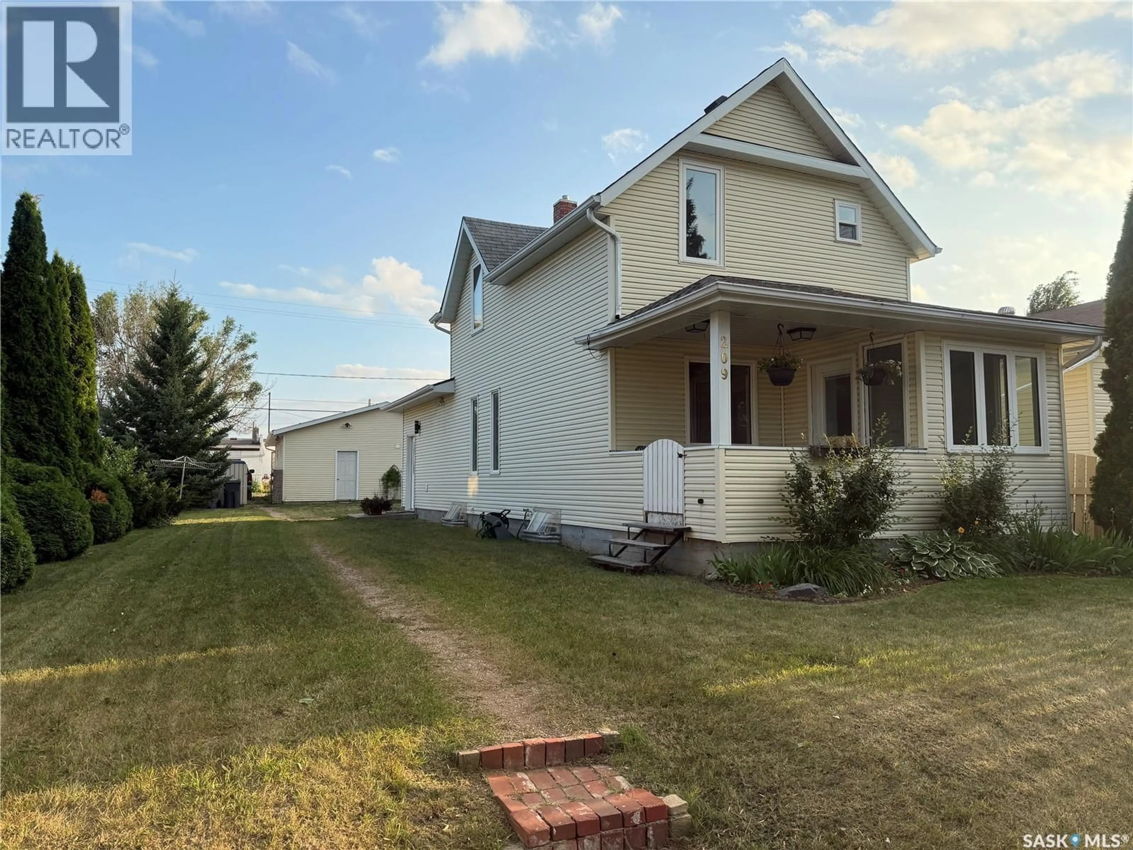 A pic from outside/outdoor area/front of a property/back of a property/a pic from drone, street for 209 4TH AVENUE, Melville Saskatchewan S0A2P0