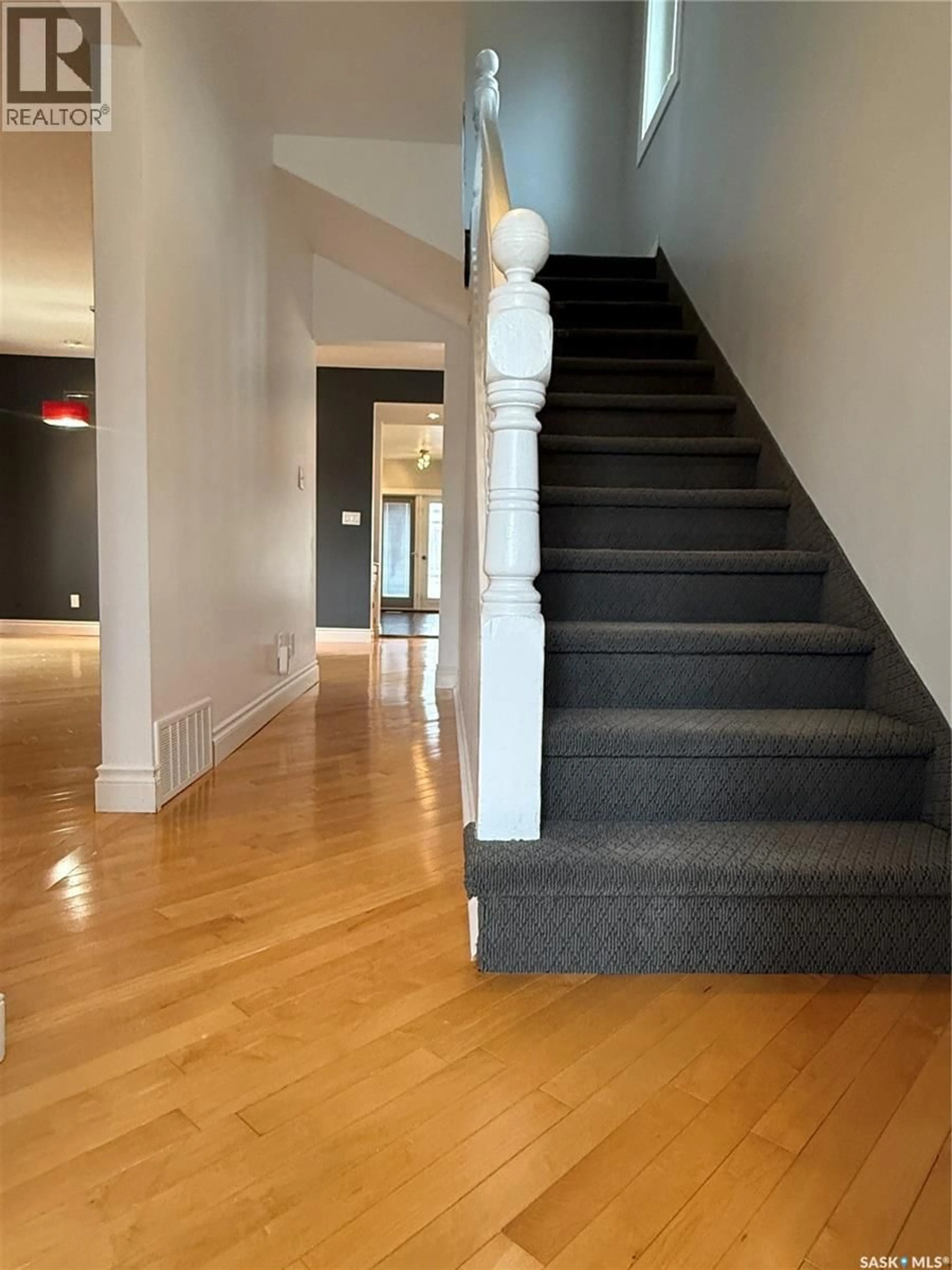 Indoor foyer for 209 4TH AVENUE, Melville Saskatchewan S0A2P0