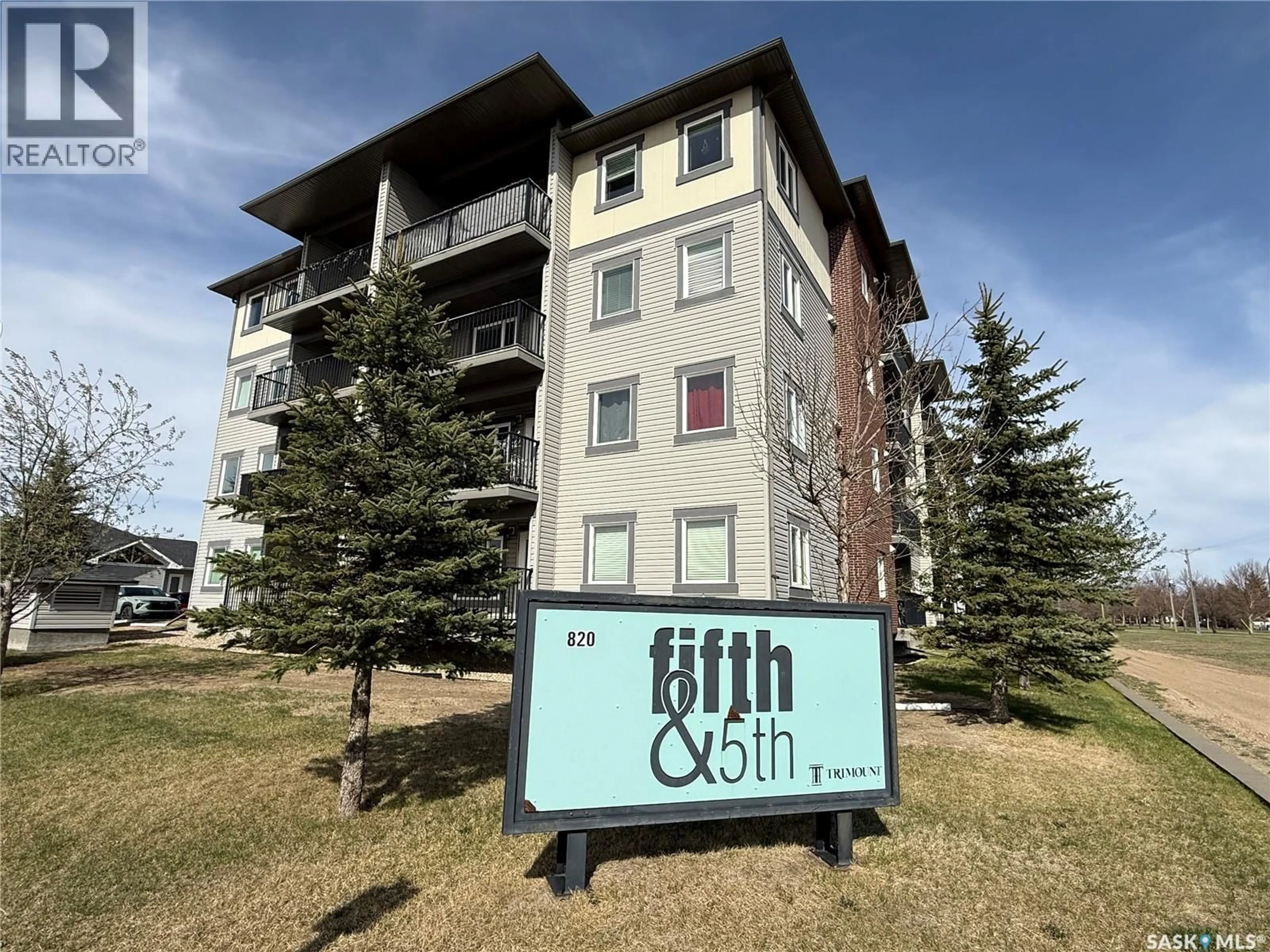 Unknown for NE - 302 820 5TH STREET, Weyburn Saskatchewan S4H2V2